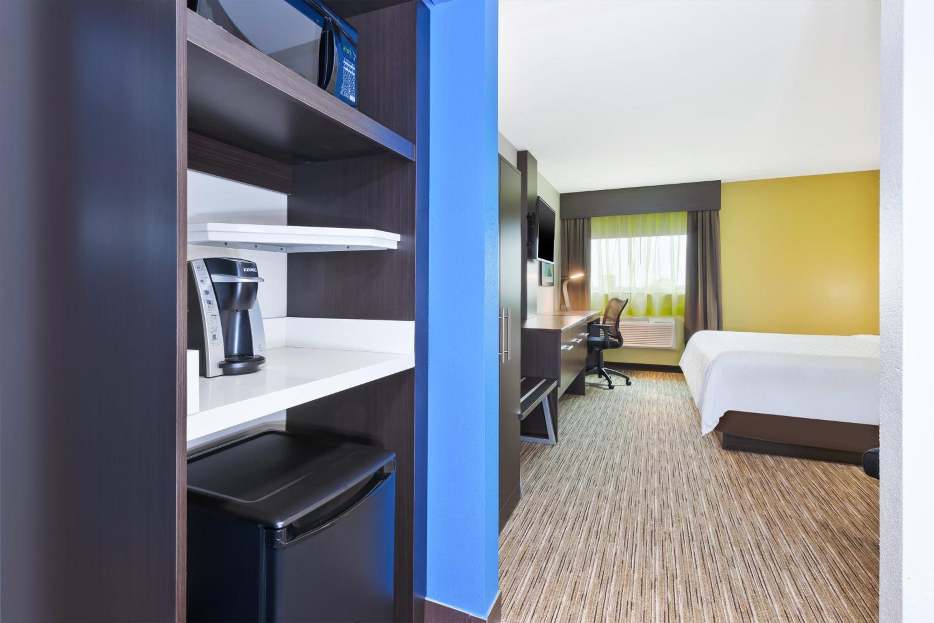 Standard King Room - Photo 2
