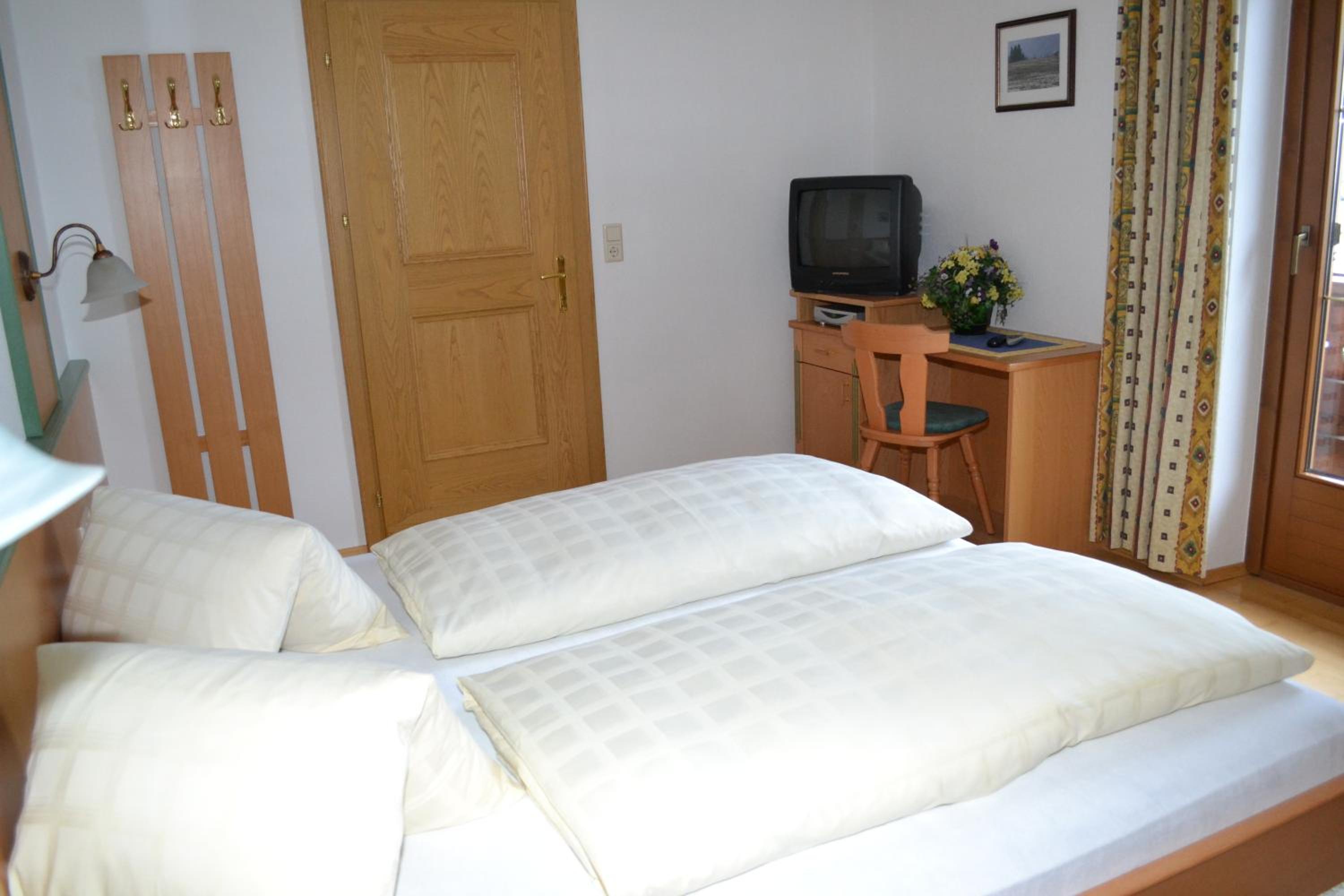 Two-Bedroom Apartment with Balcony photo 3