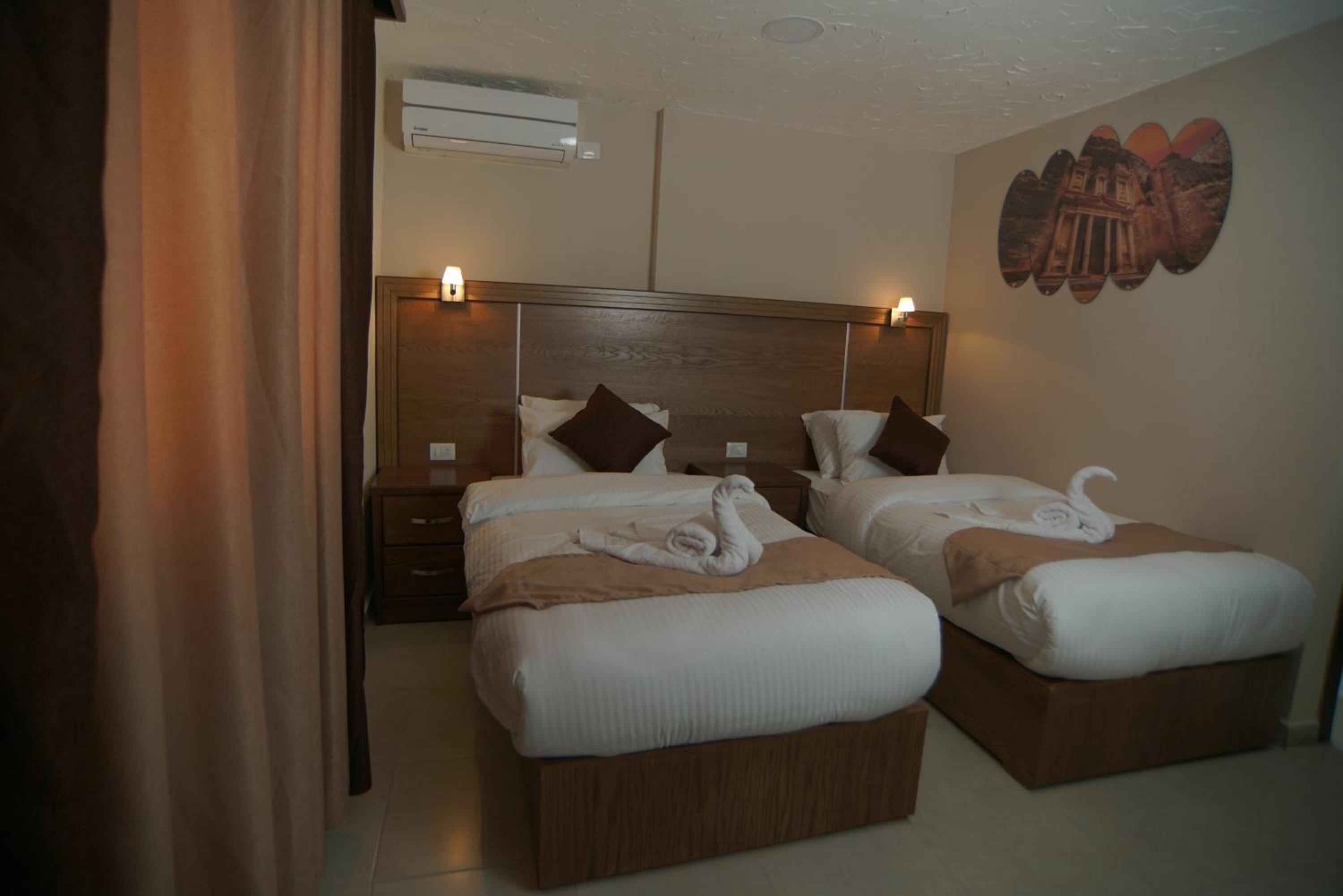 Deluxe Twin Room - Photo 2
