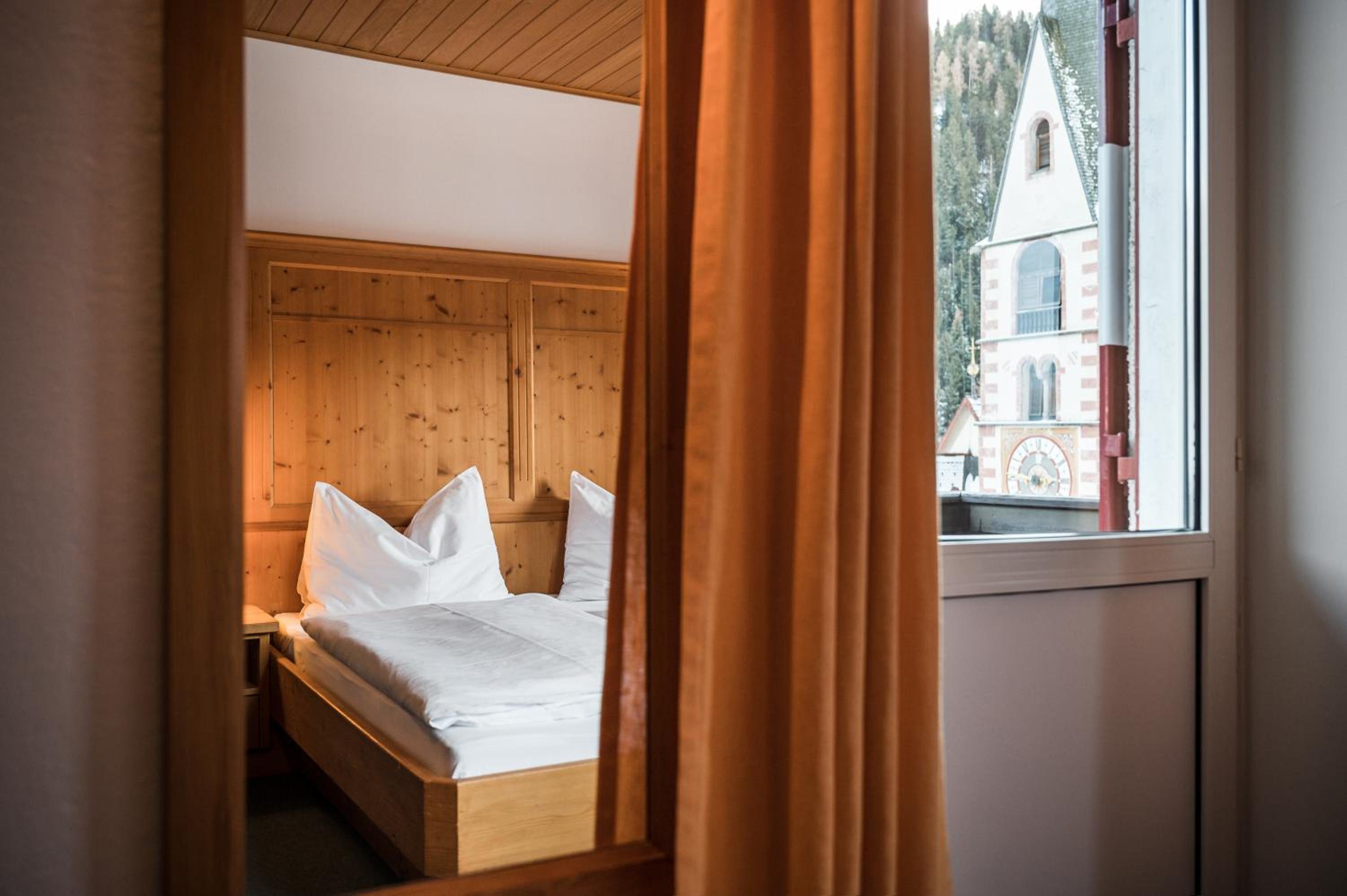 Classic Double Room with Balcony - Photo 3