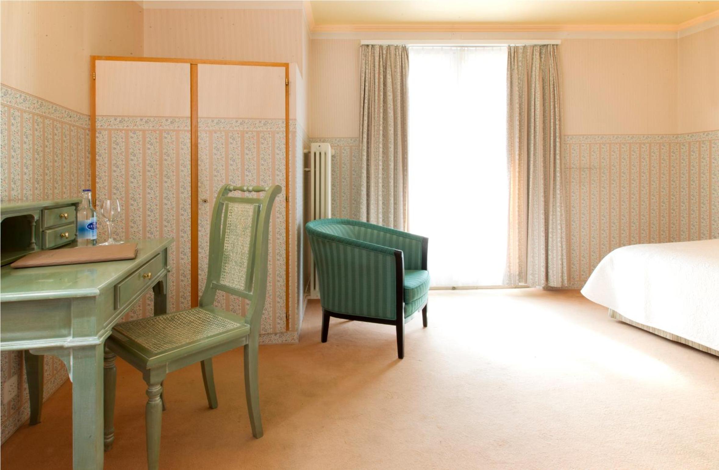 Classic Room with Balcony and Jungfrau view thumbnail 5