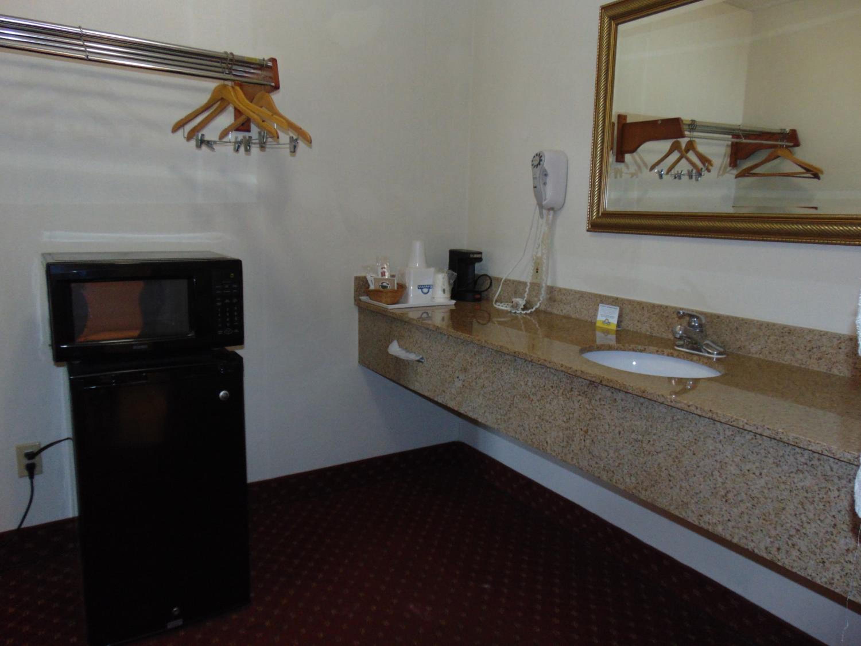 Double Room with Two Double Beds - Non-Smoking - Photo 4