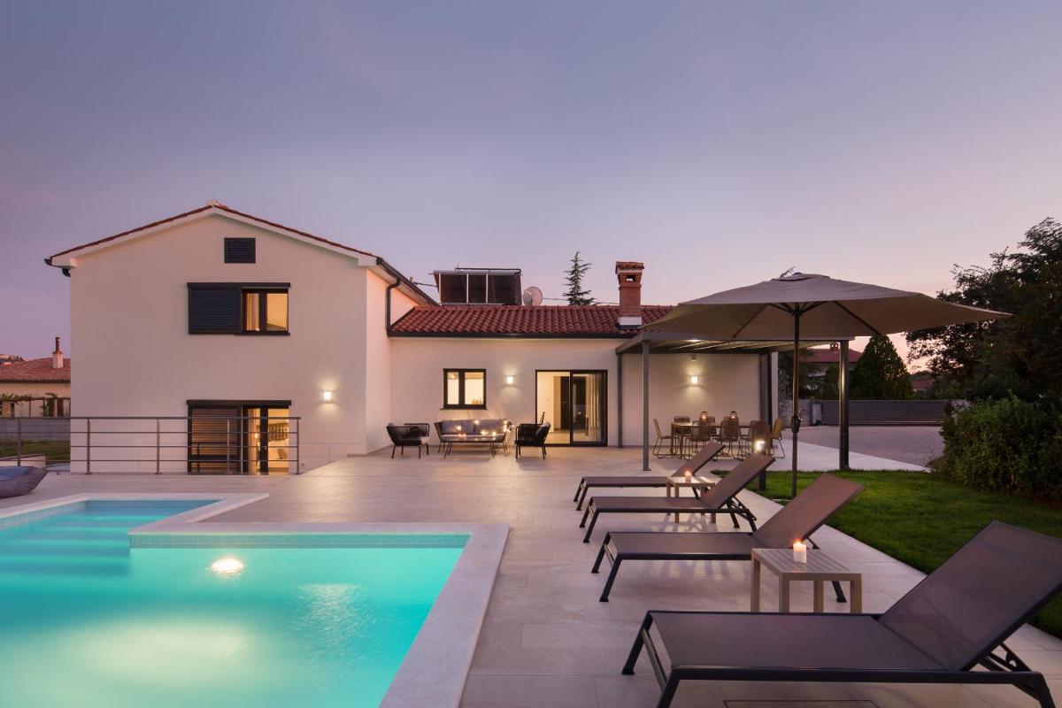 Villa photo 1