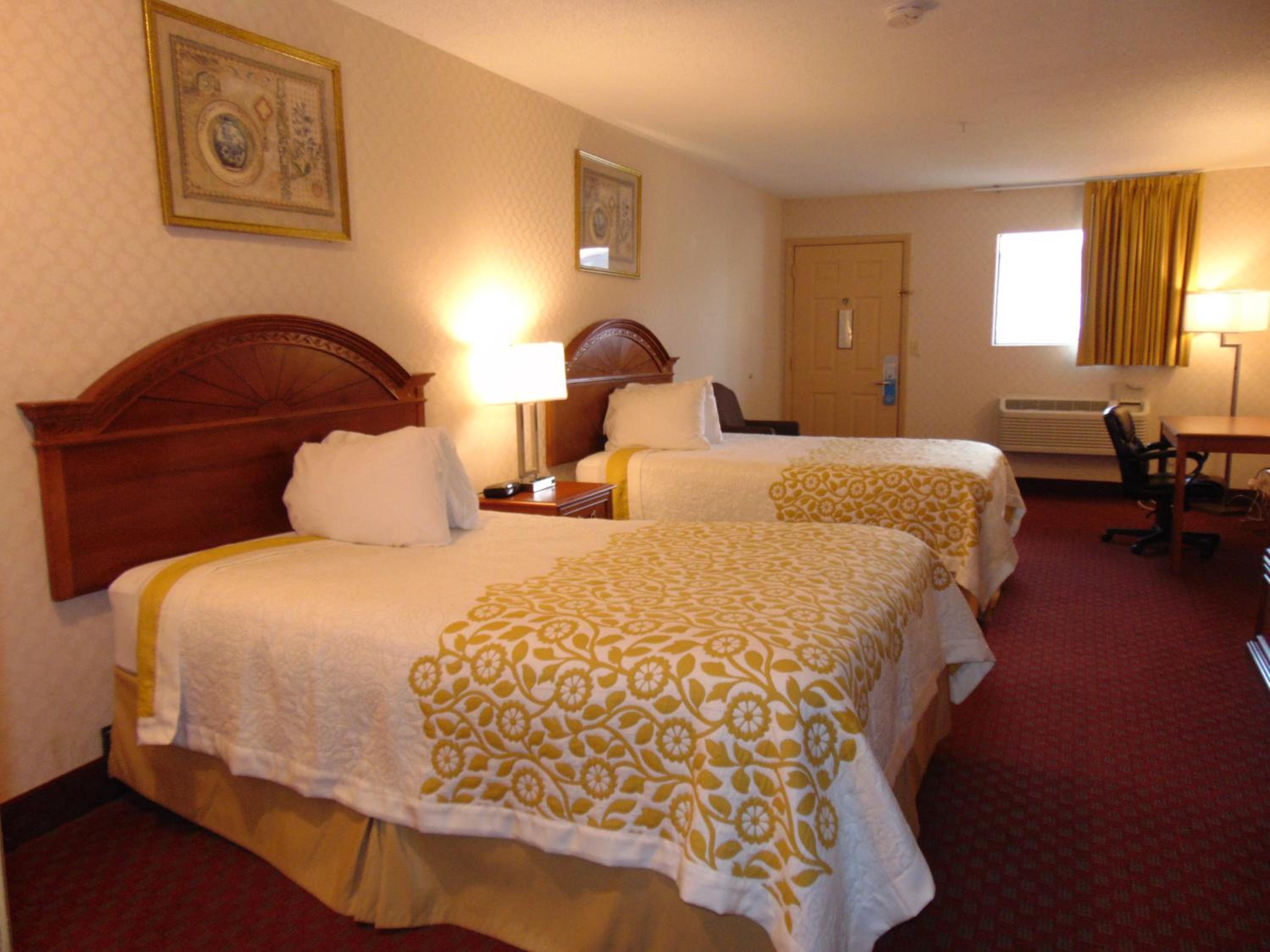 Double Room with Two Double Beds and Roll-in Shower - Mobility Access/Non-Smoking - Photo 1