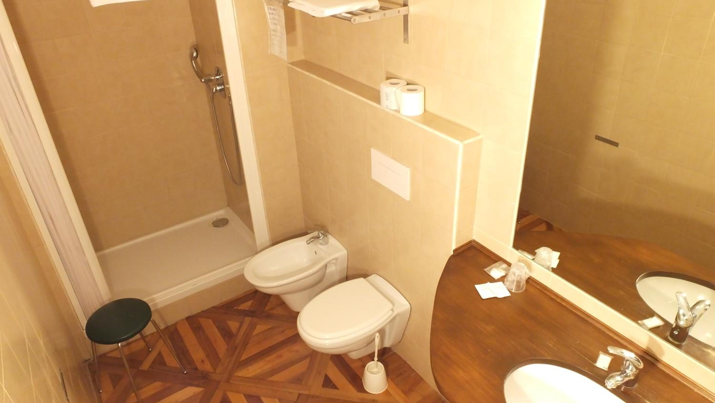 Suite with Balcony - Photo 2