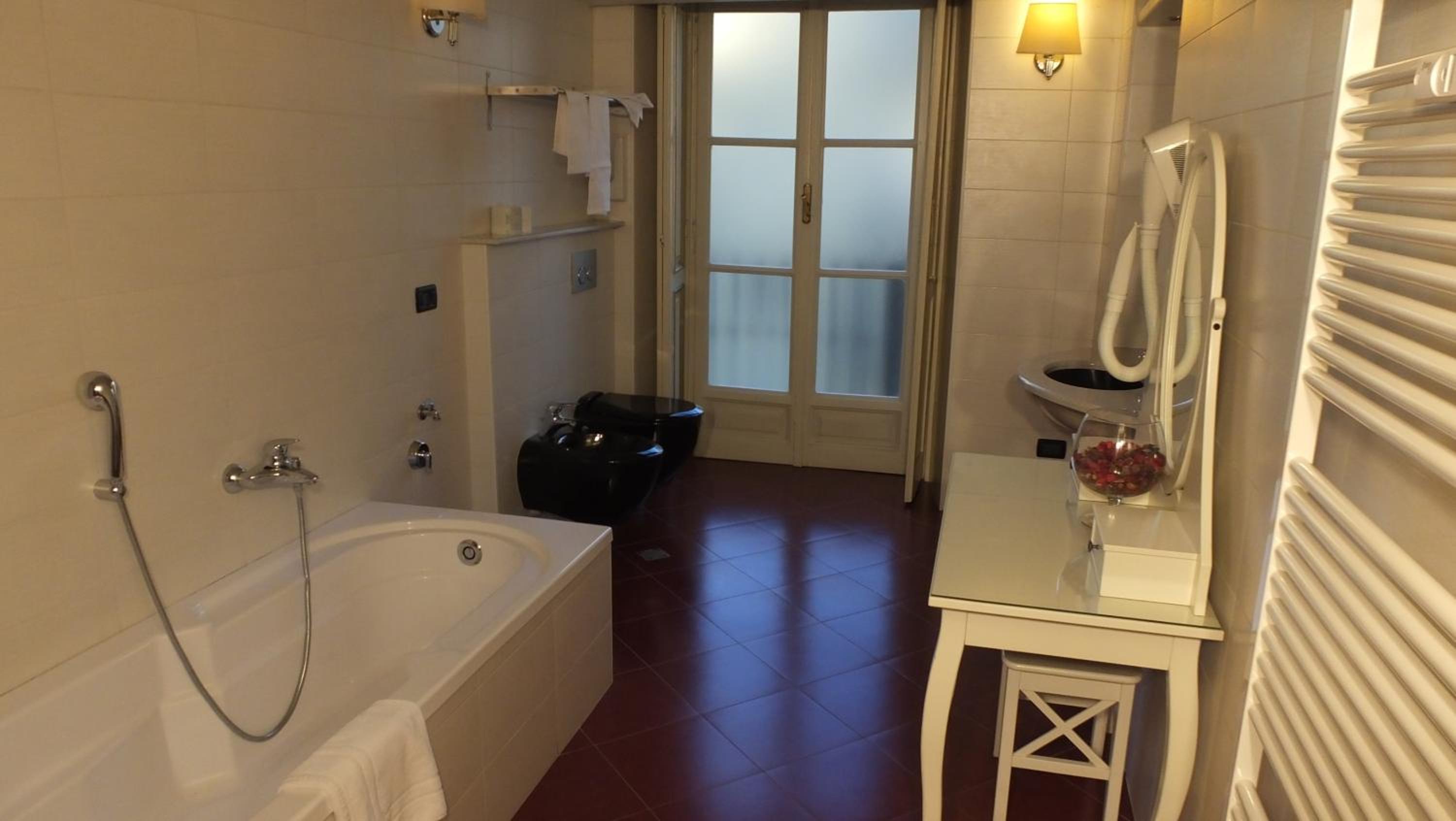 Junior Suite with Mezzanine - Photo 9