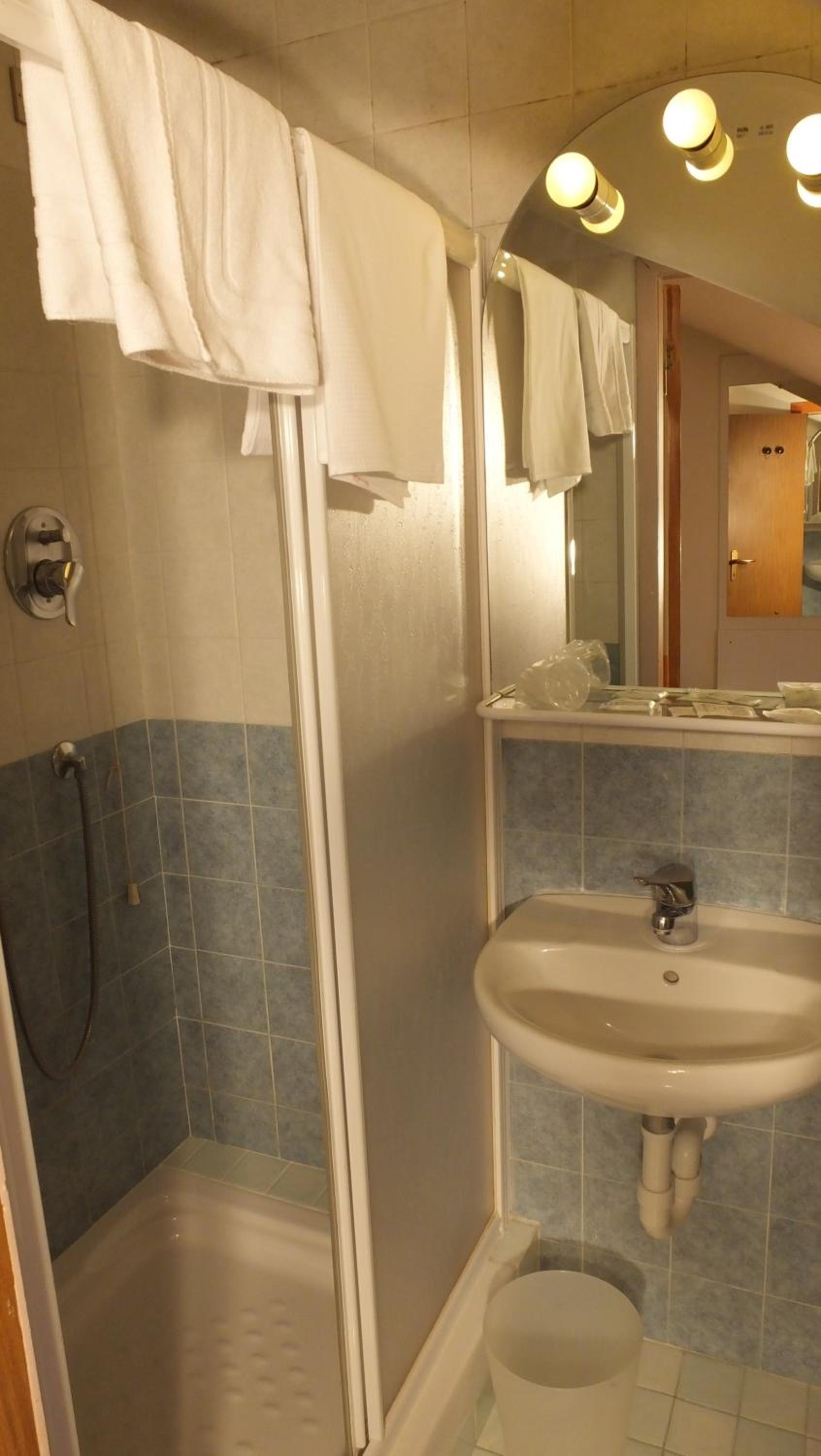 Small Double Room - Photo 2