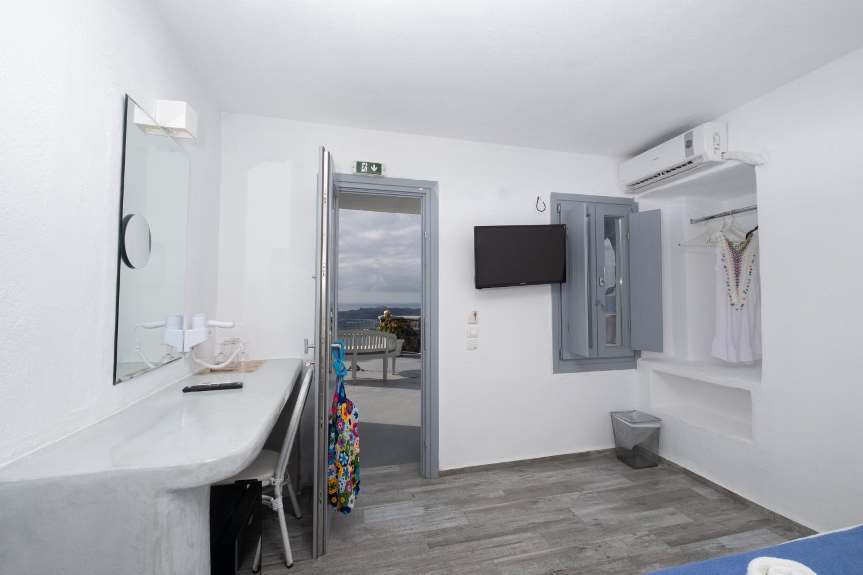 Superior Double Room with Caldera View - Photo 5