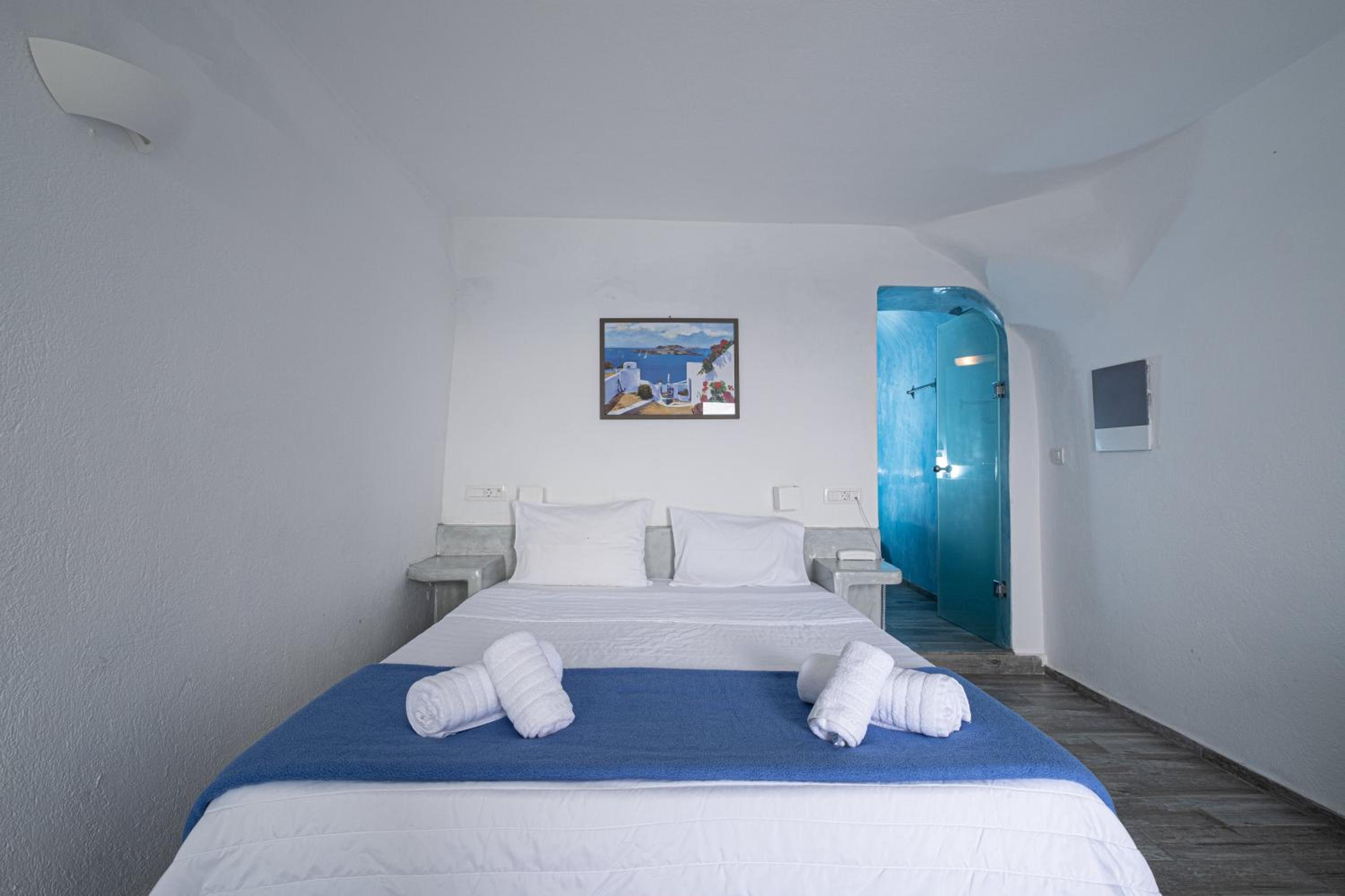Superior Double Room with Caldera View - Photo 1