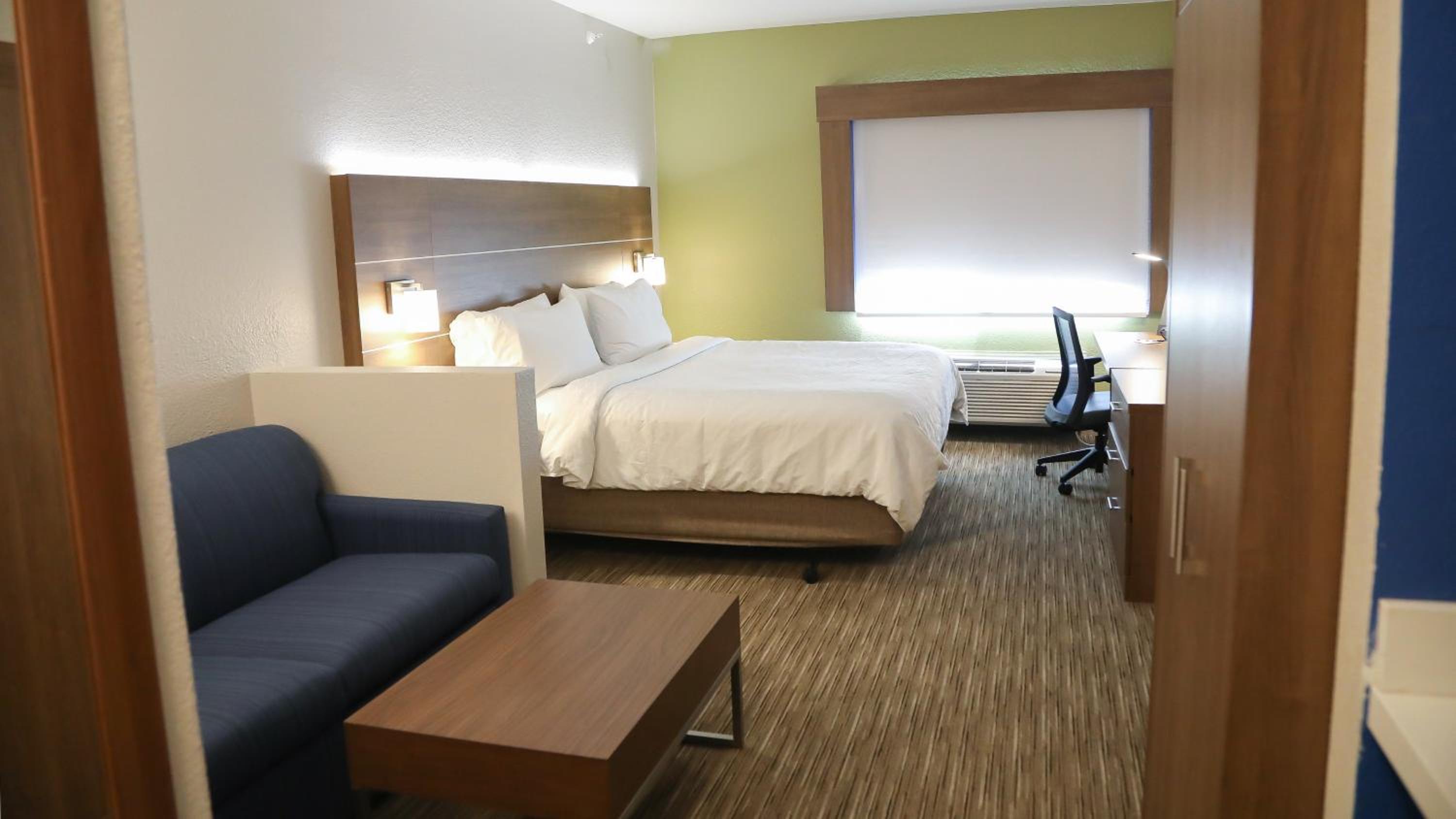 King Suite with Sofa Bed - Photo 6