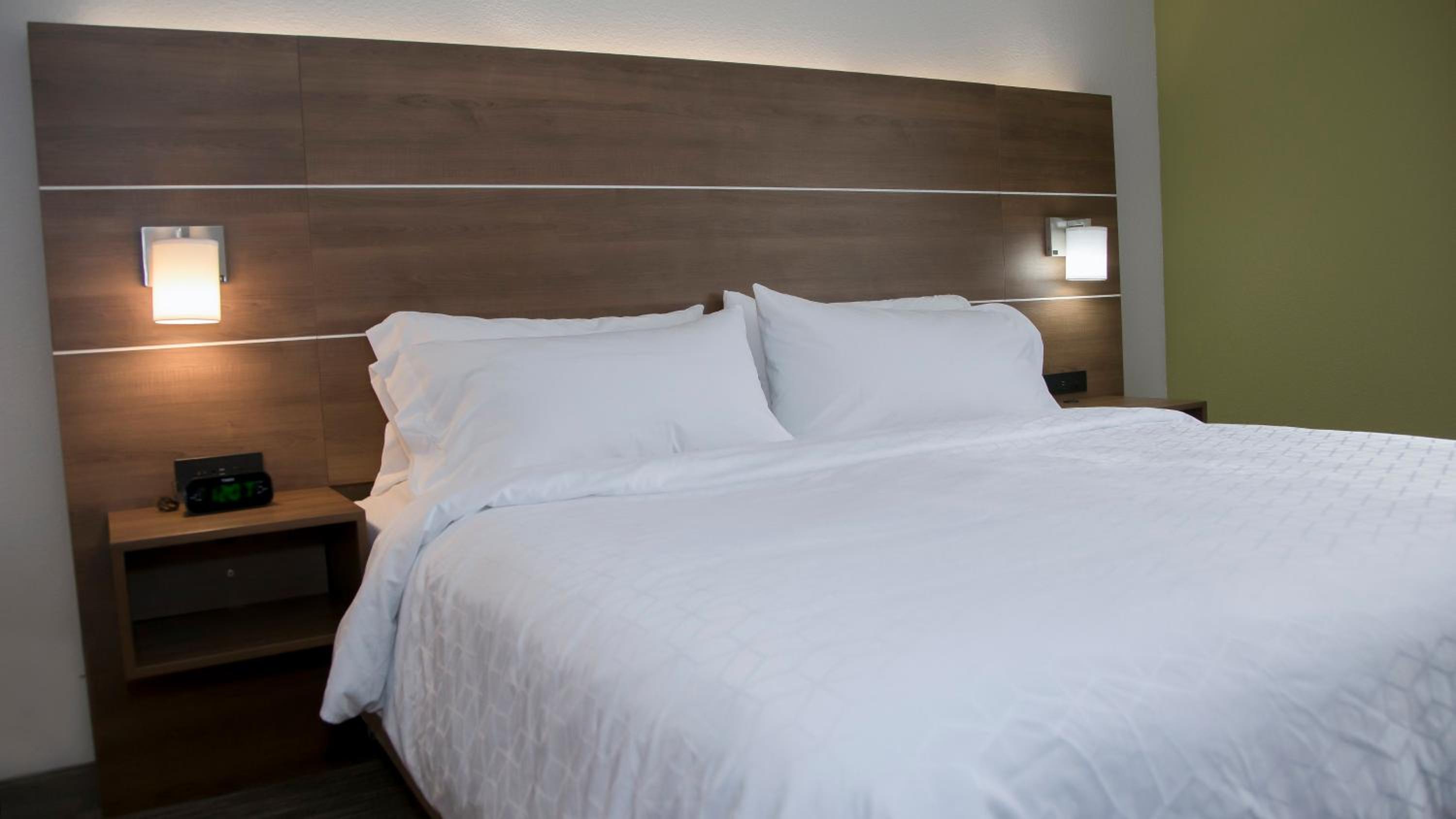 Standard King Room - Photo 1