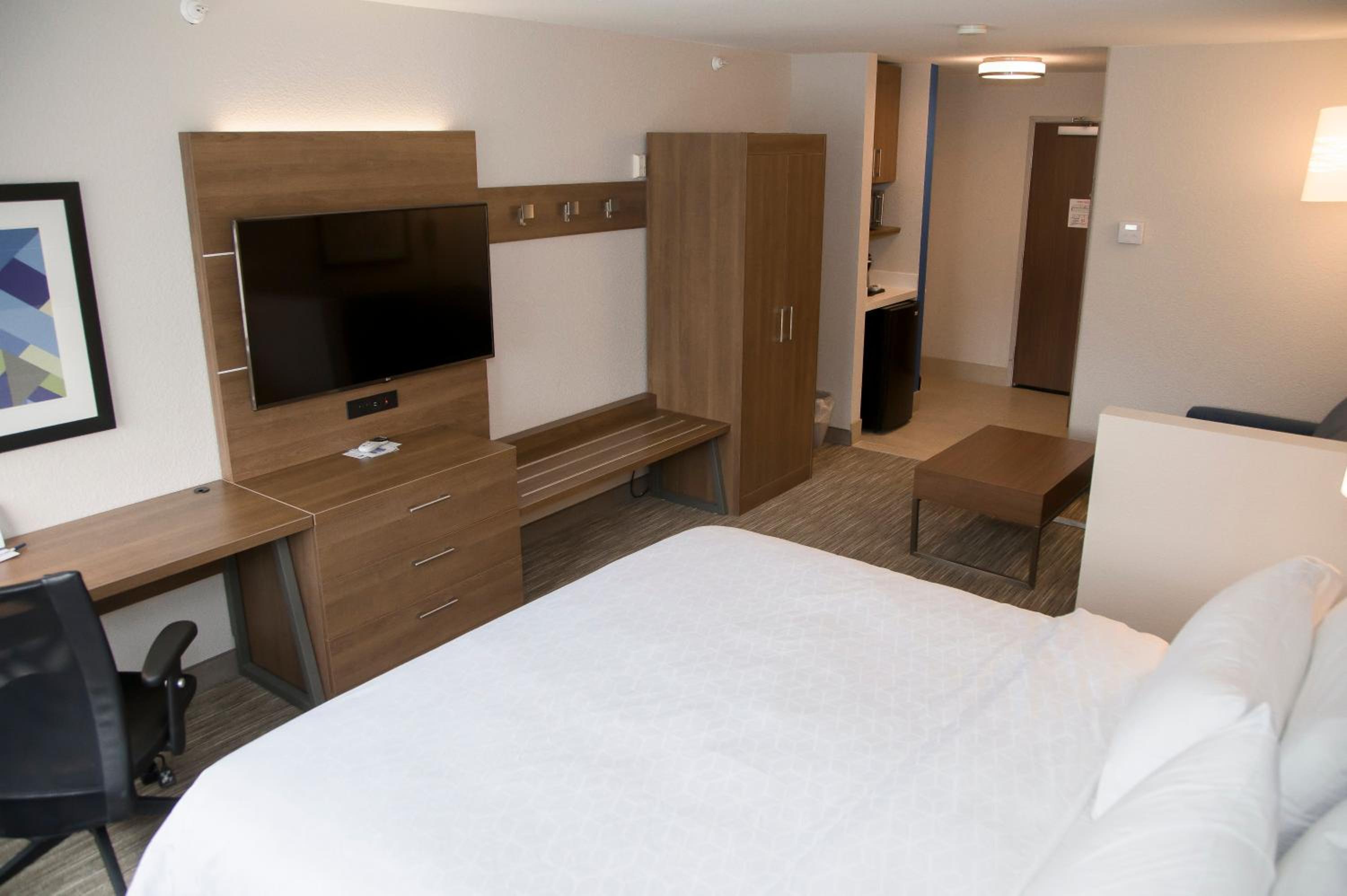King Suite with Sofa Bed - Photo 3
