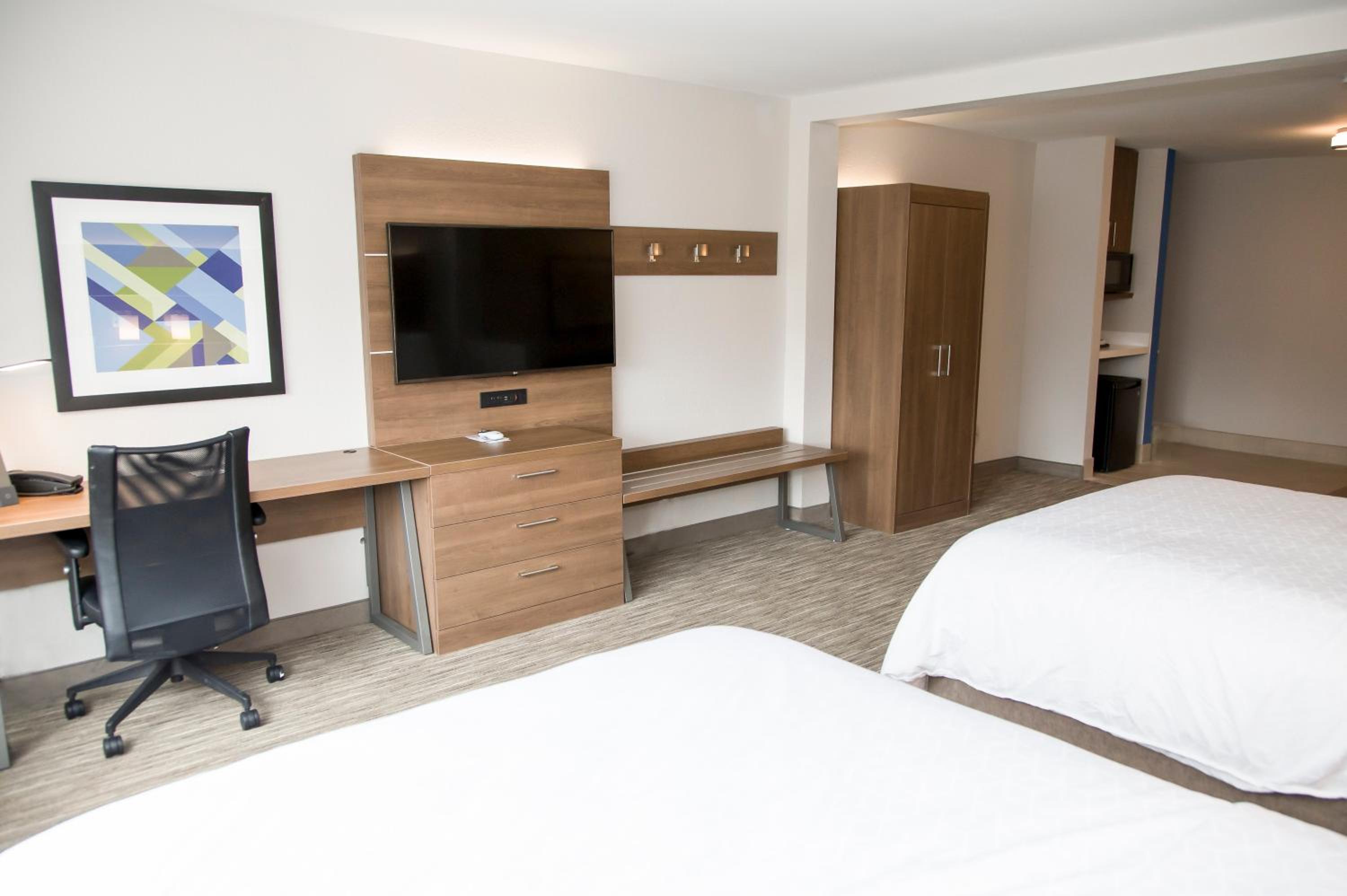 Suite with Two Beds - Non-Smoking - Photo 11