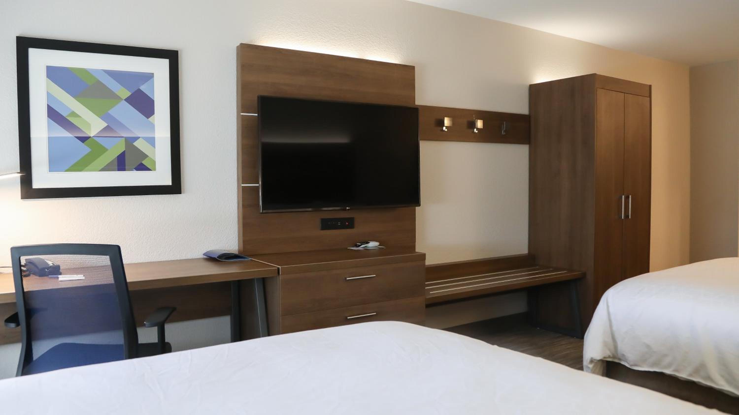 Suite with Two Beds - Non-Smoking - Photo 10
