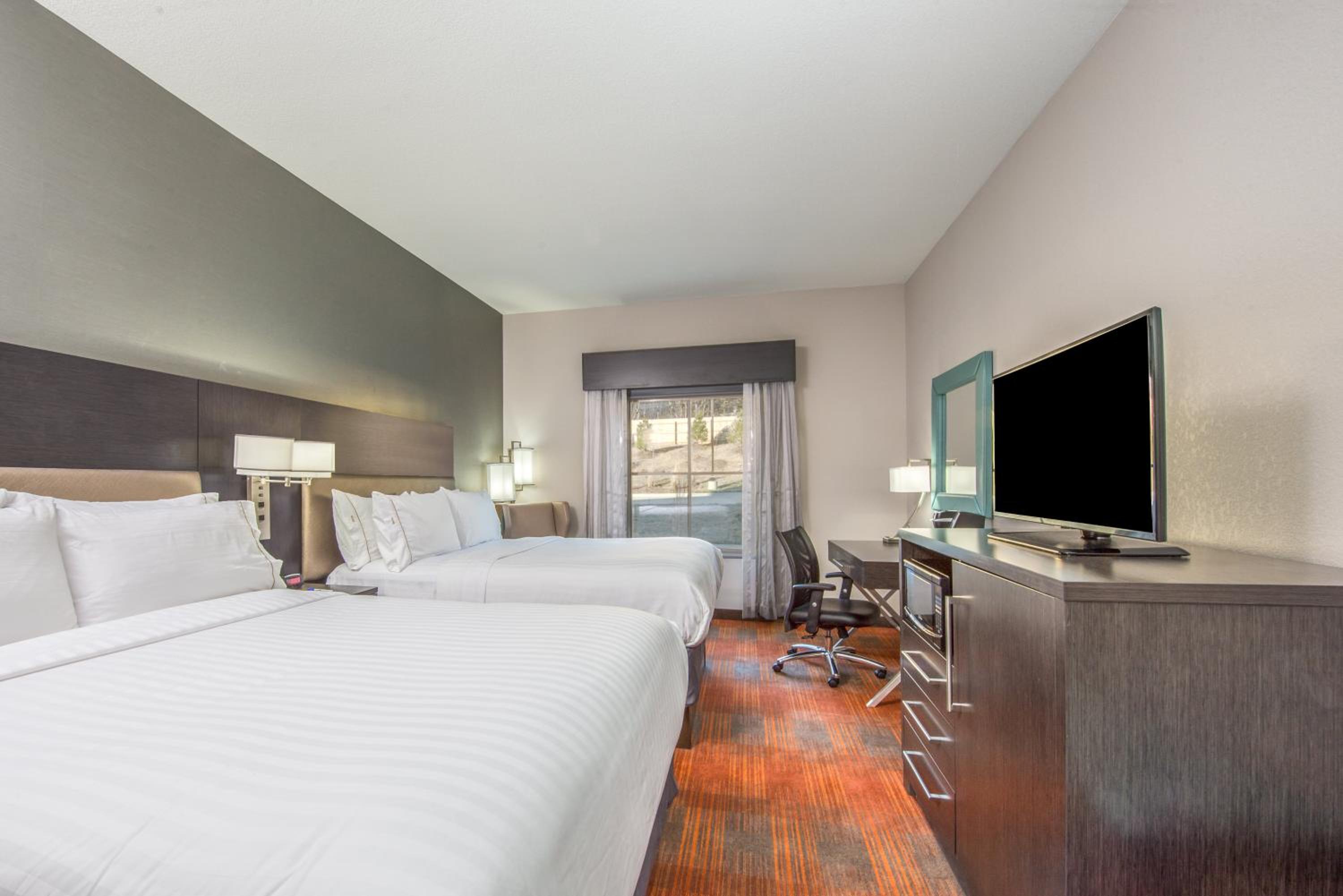 Room with Two Beds - Hearing Accessible - Non-Smoking photo 2