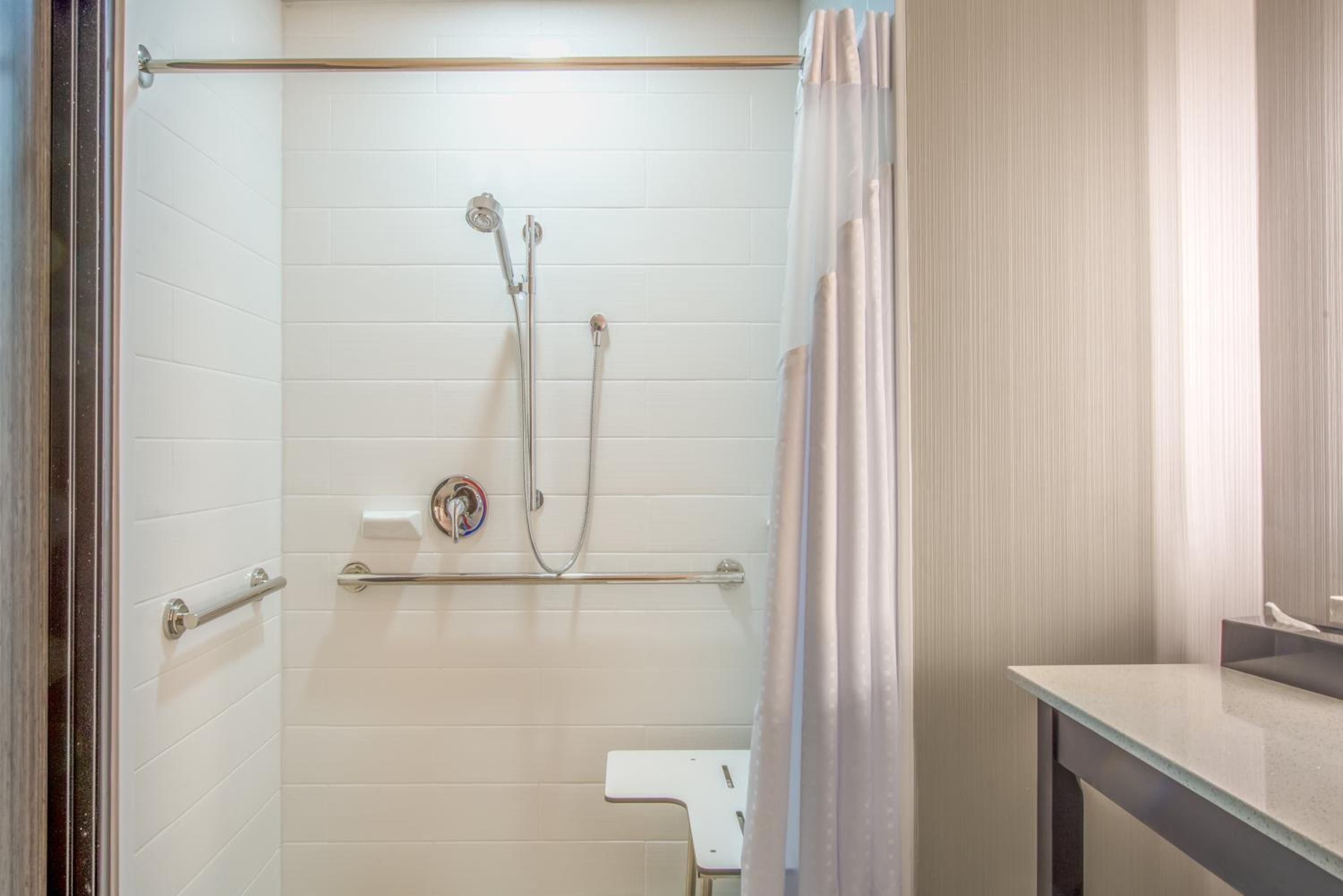 Queen Room with Two Queen Beds Hearing Accessible with Roll-In Shower - Non-Smoking photo 2