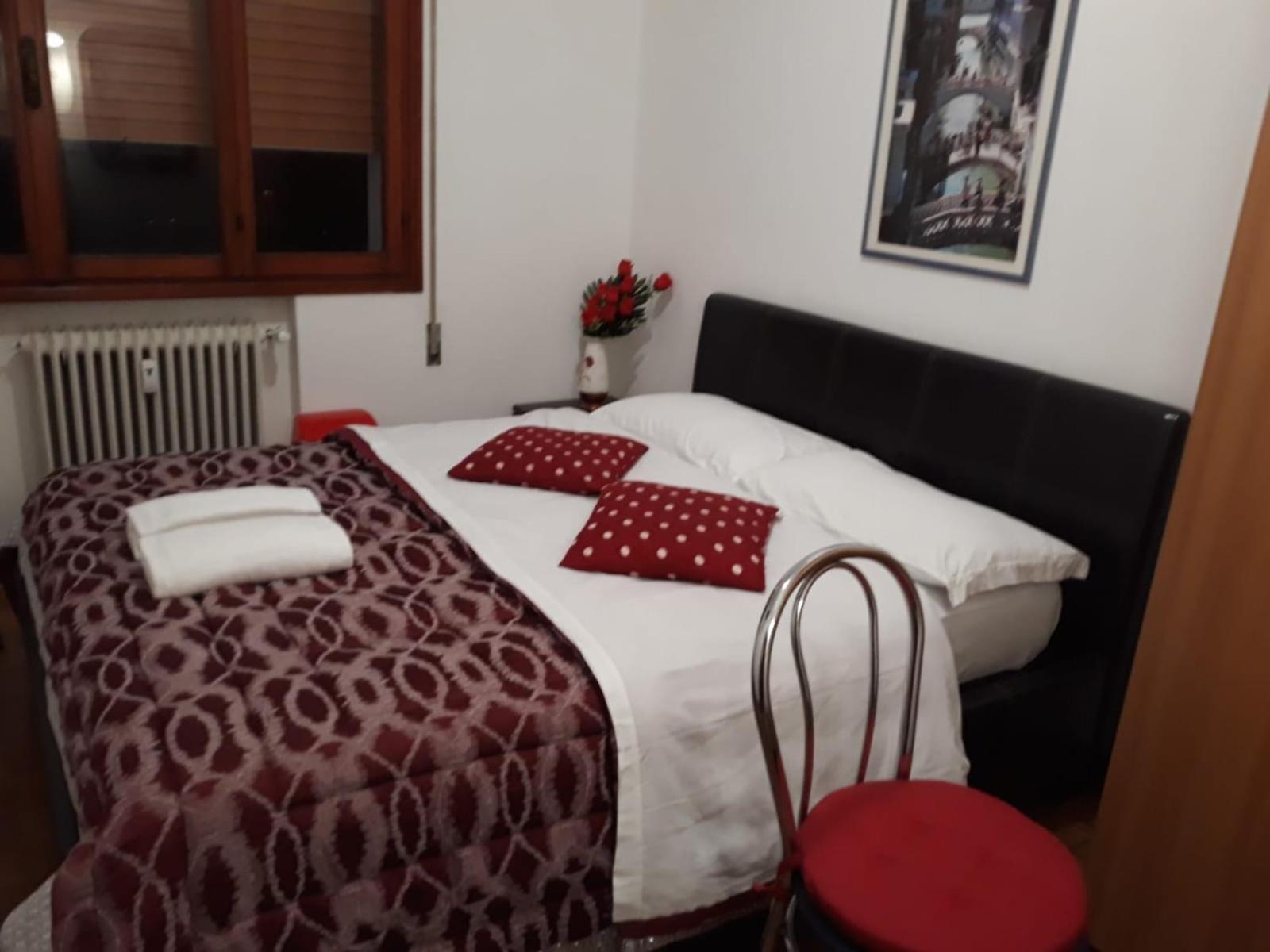 Double Room with Shared Bathroom photo 2