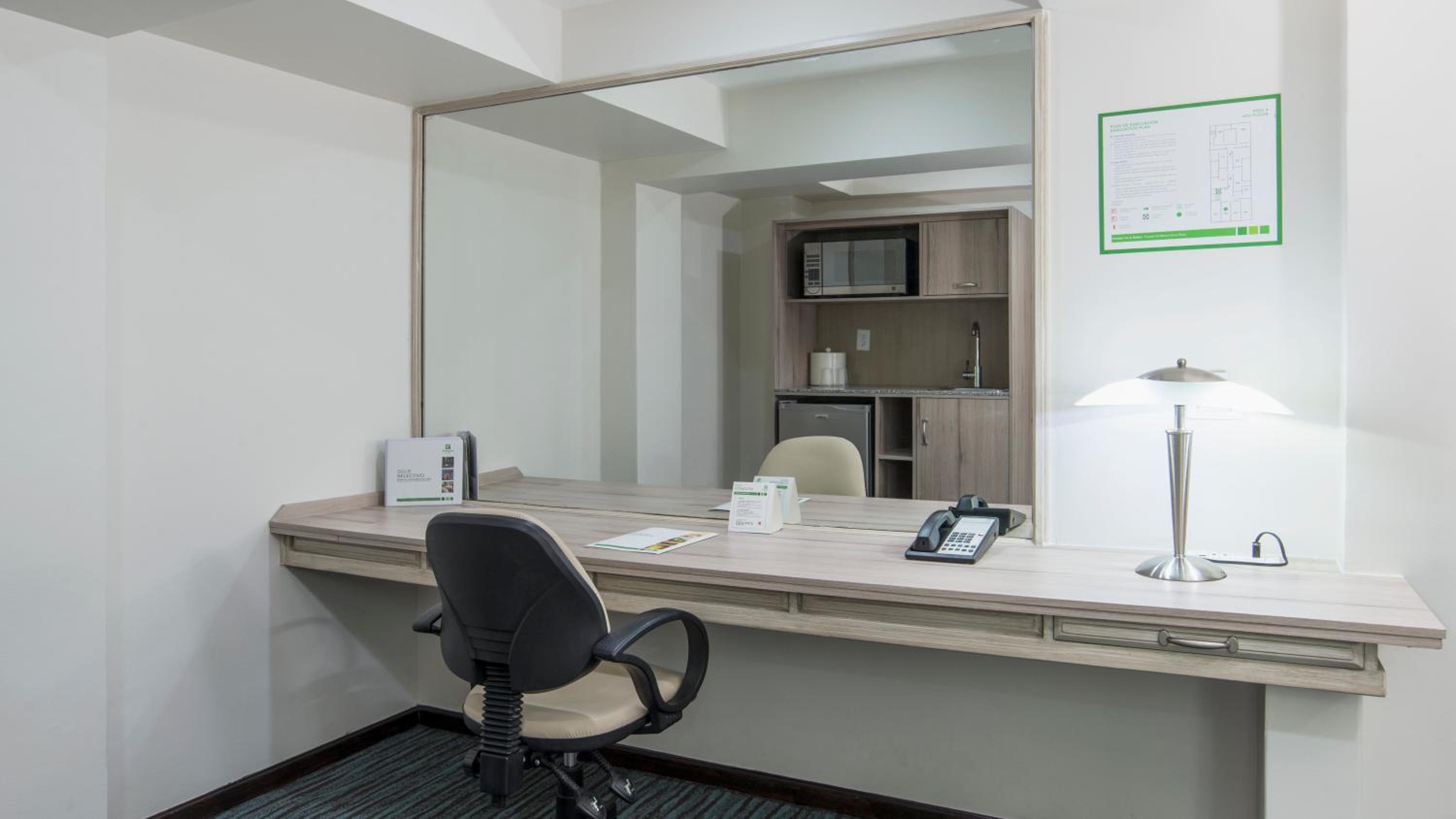 Executive Suite - Non-Smoking