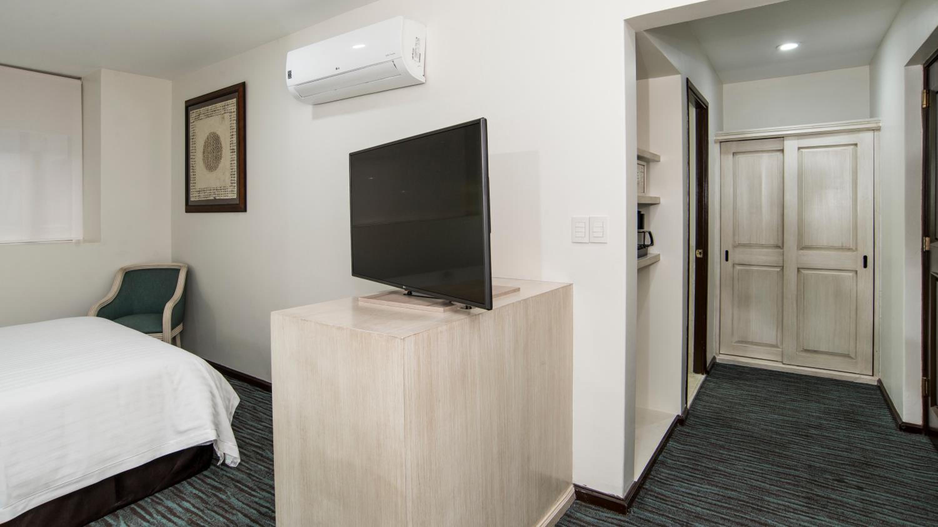 Standard Queen Room