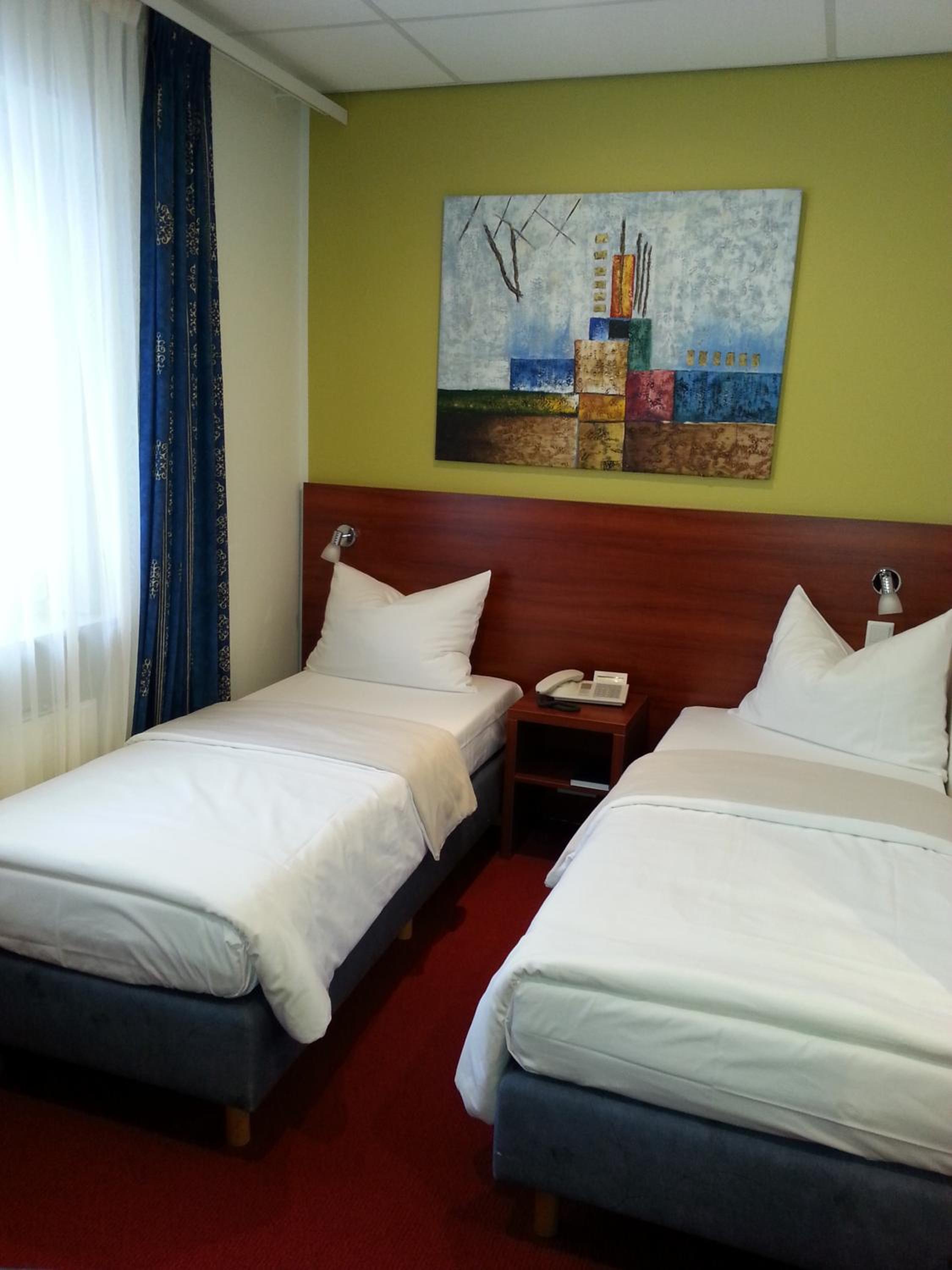 Twin Room - Photo 7
