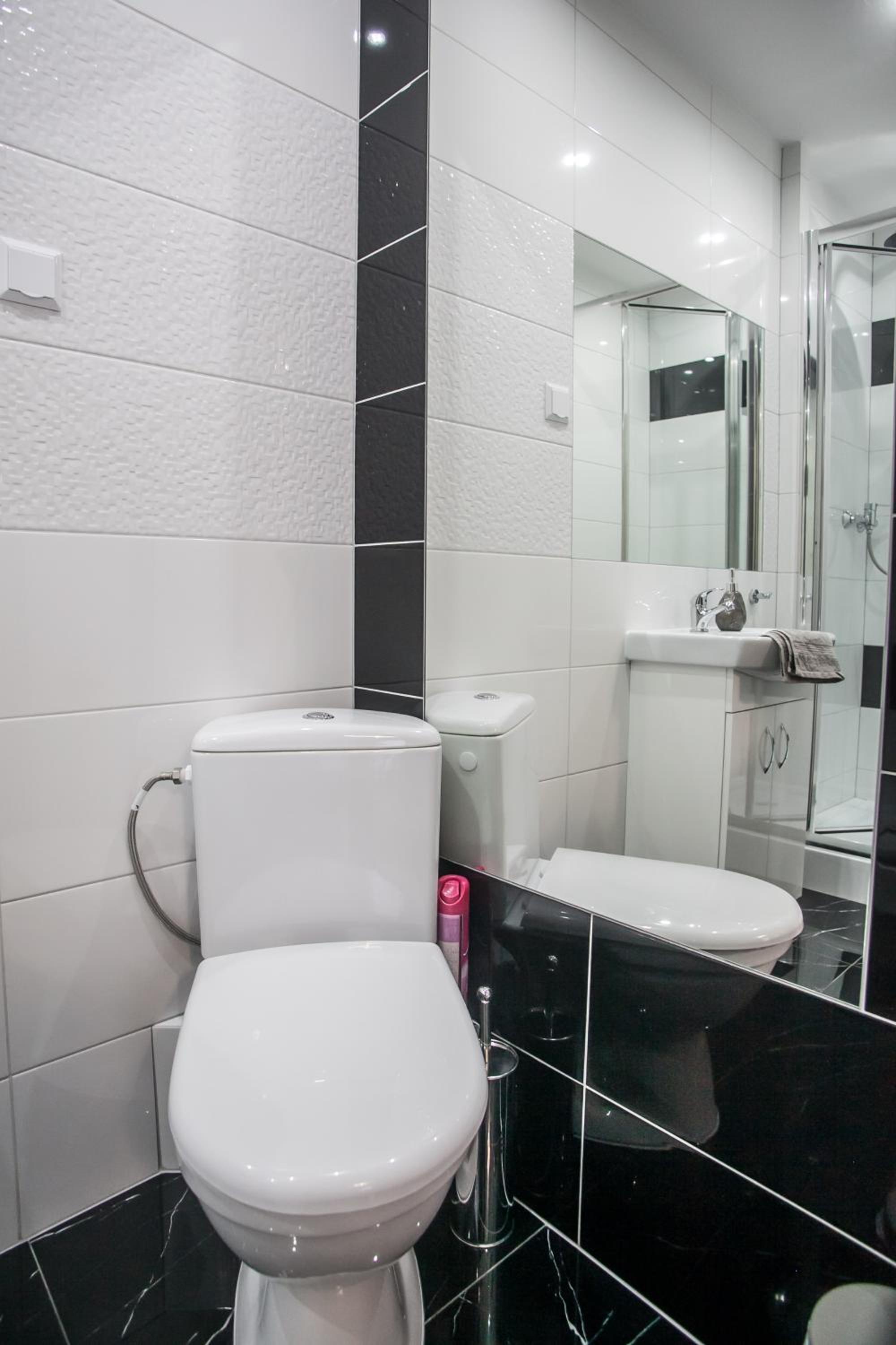 One-Bedroom Apartment with Balcony and Water View - Photo 16