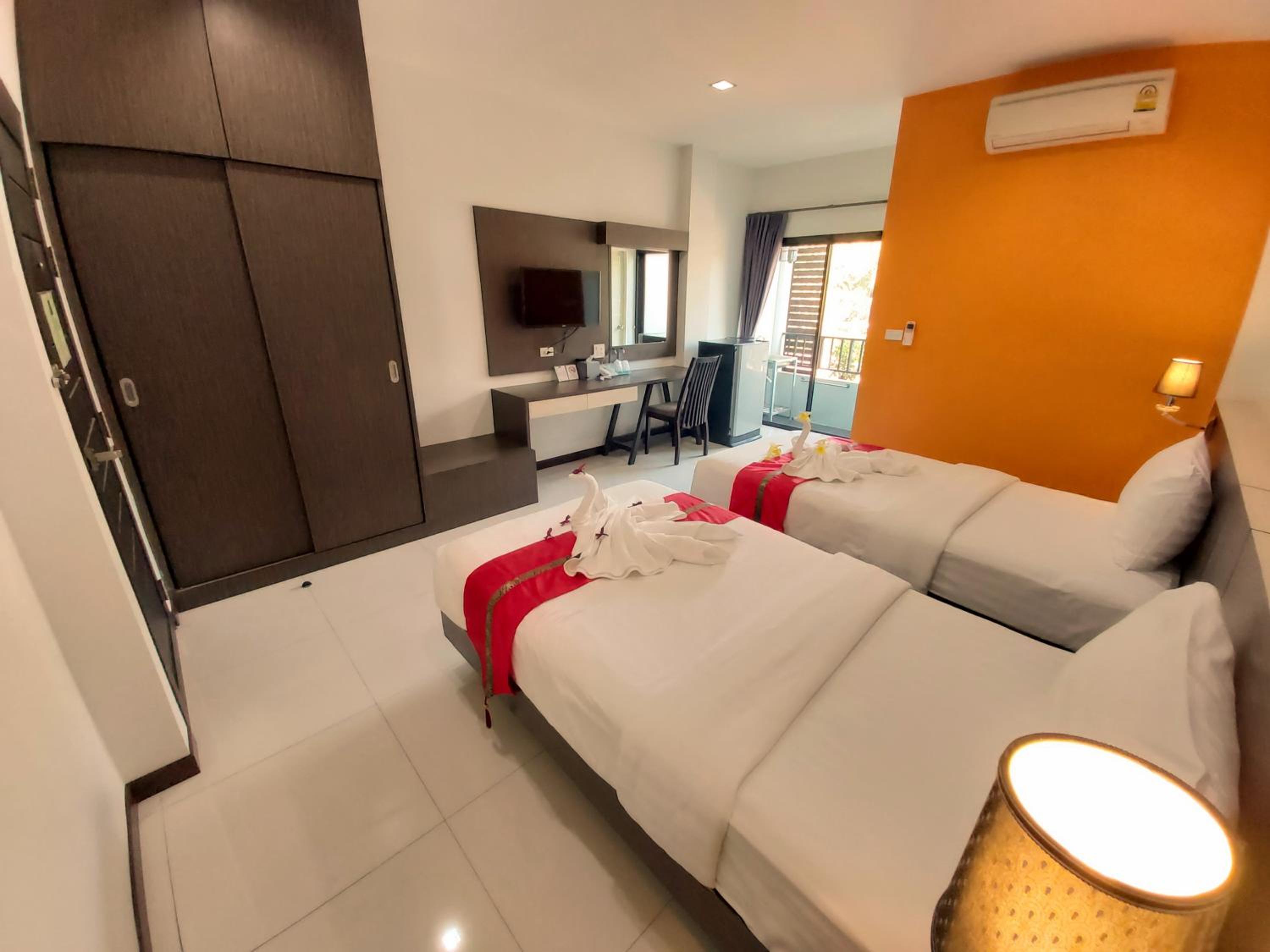 Twin Room with Private Bathroom photo 1