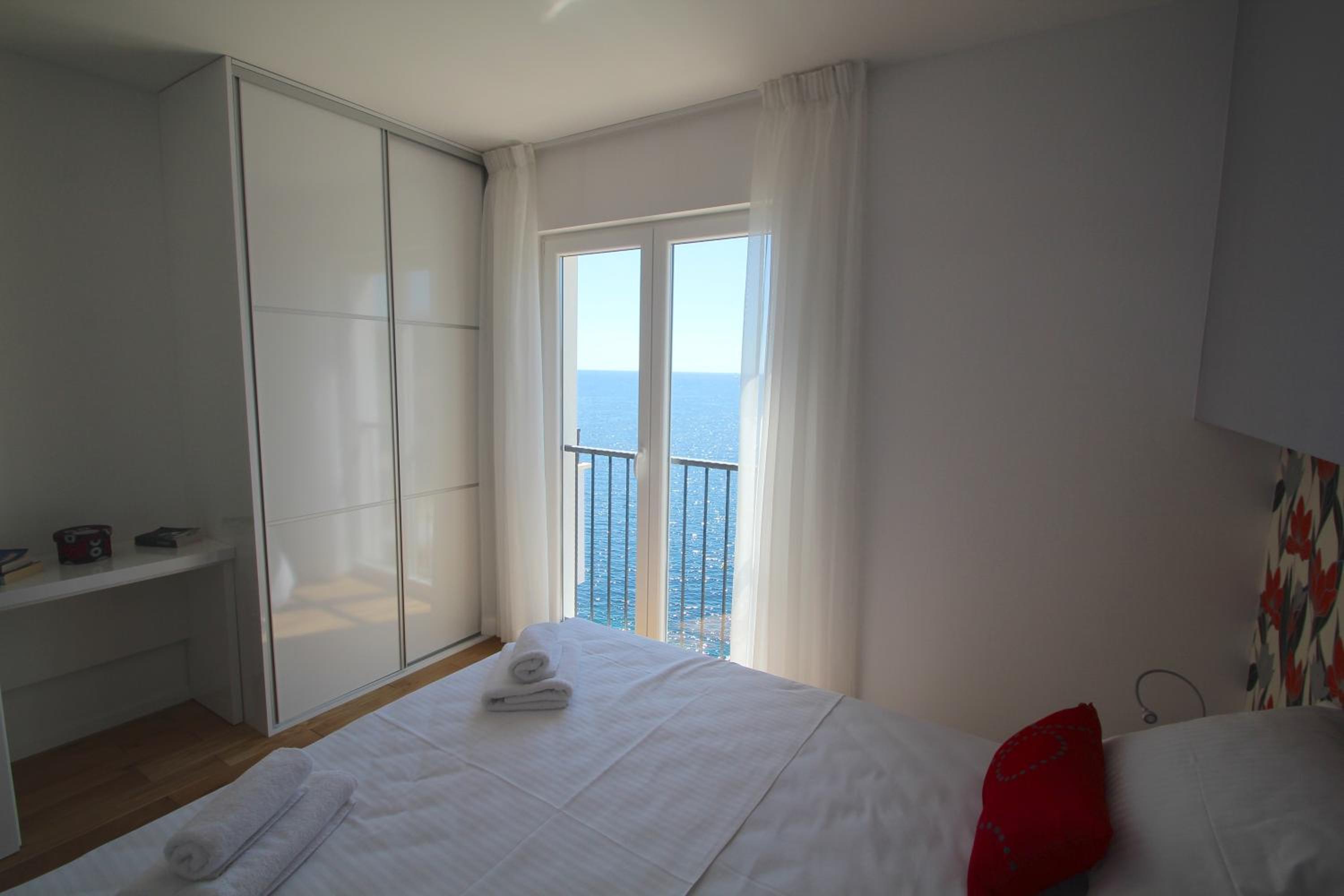 Two-Bedroom Apartment with Terrace and Sea View photo 2