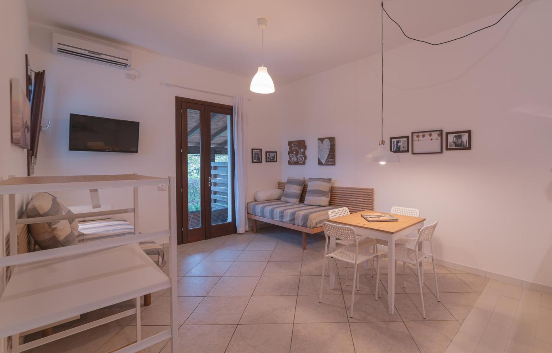 One-Bedroom Apartment - Photo 3
