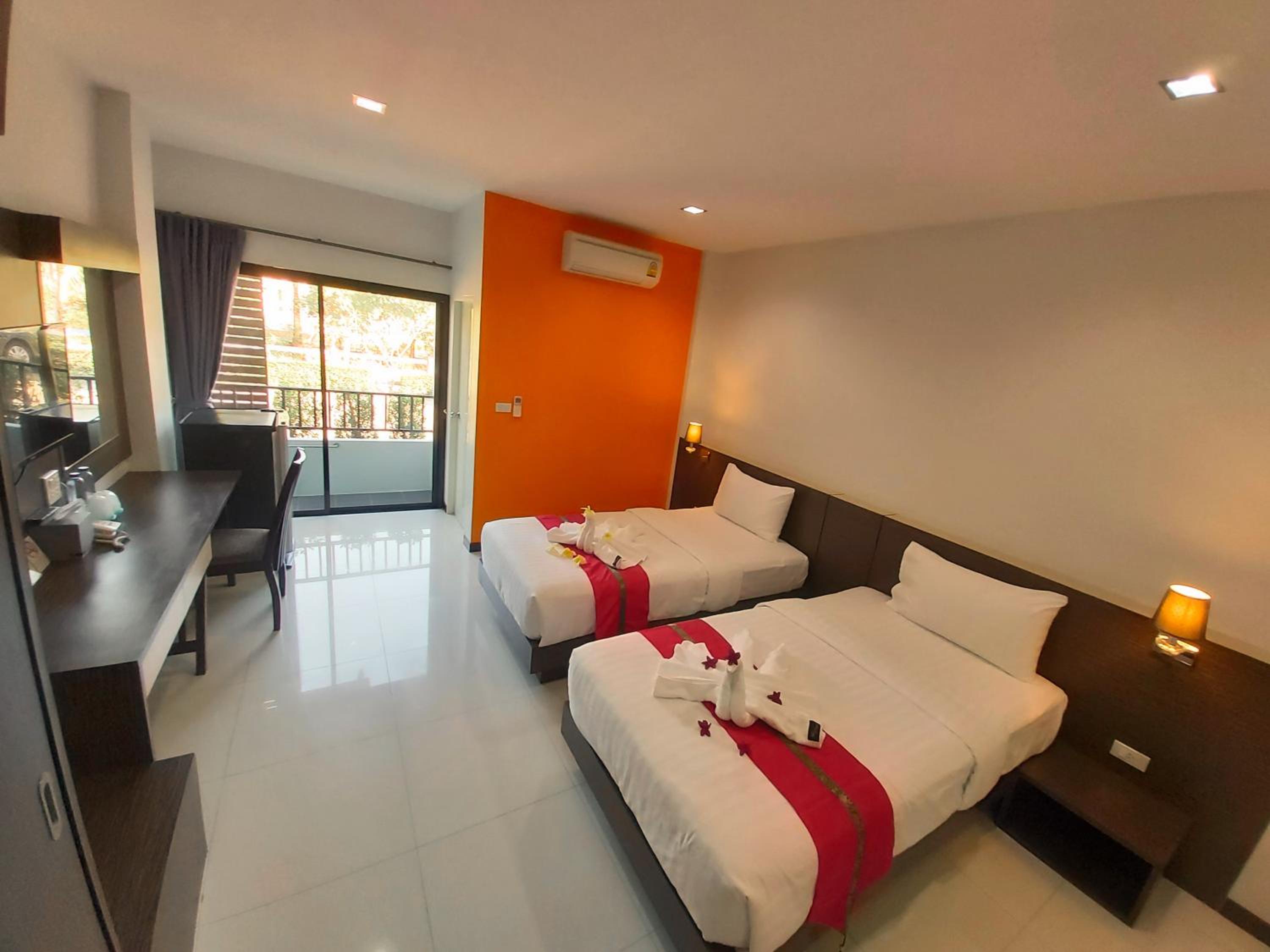 Twin Room with Private Bathroom photo 2