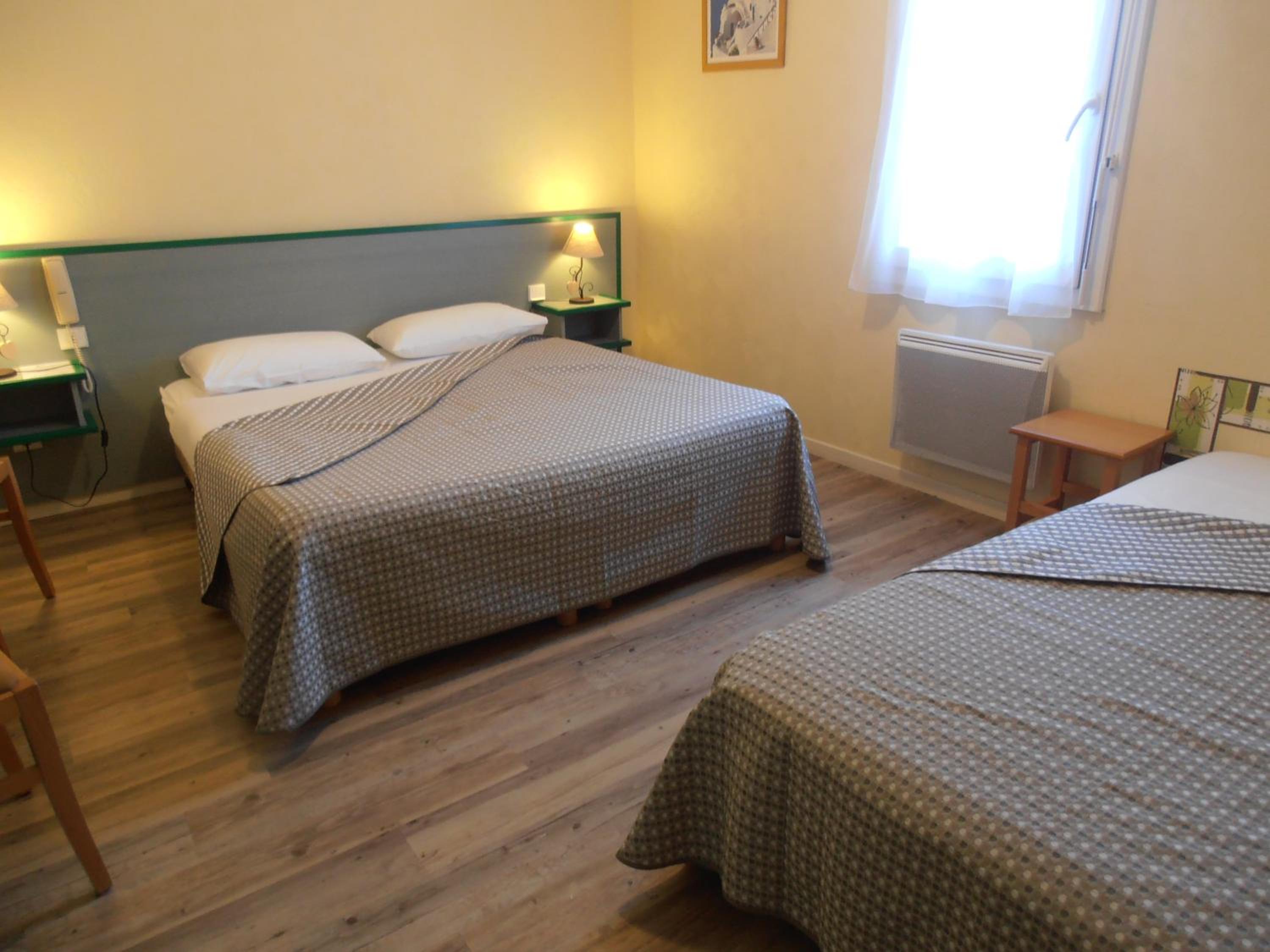 Double or Twin Room with Shower - Photo 5
