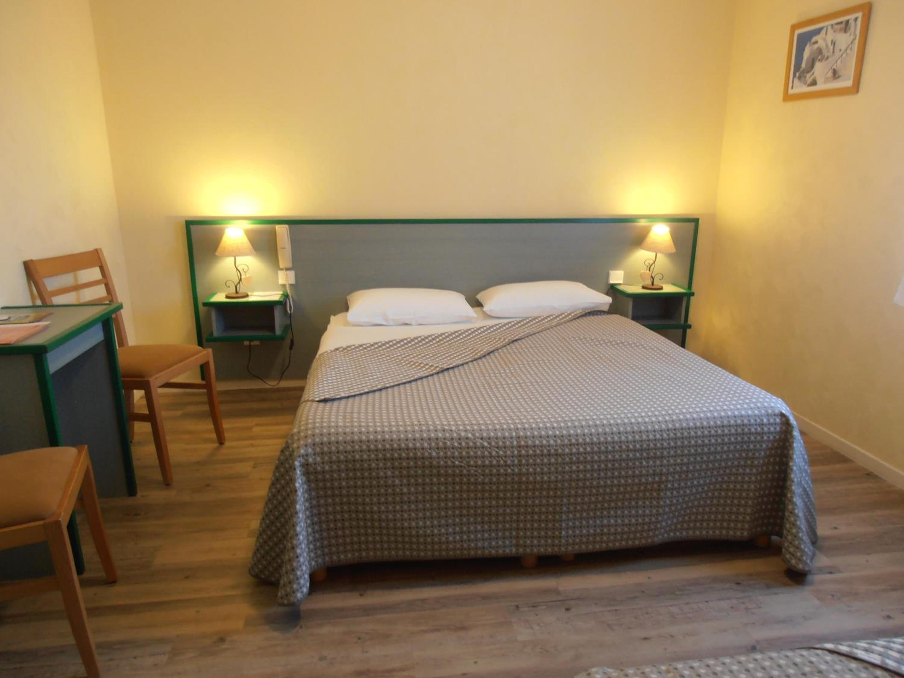Double or Twin Room with Shower - Photo 7
