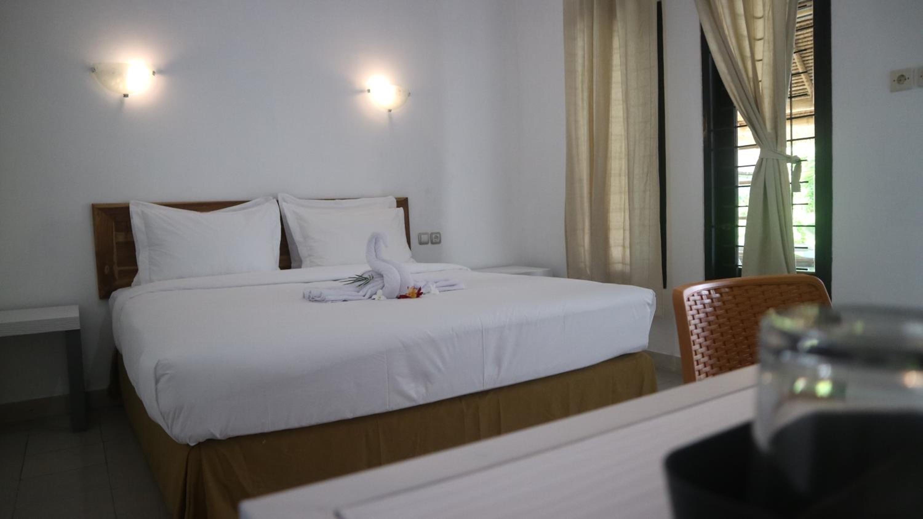 Queen Room With Pool View