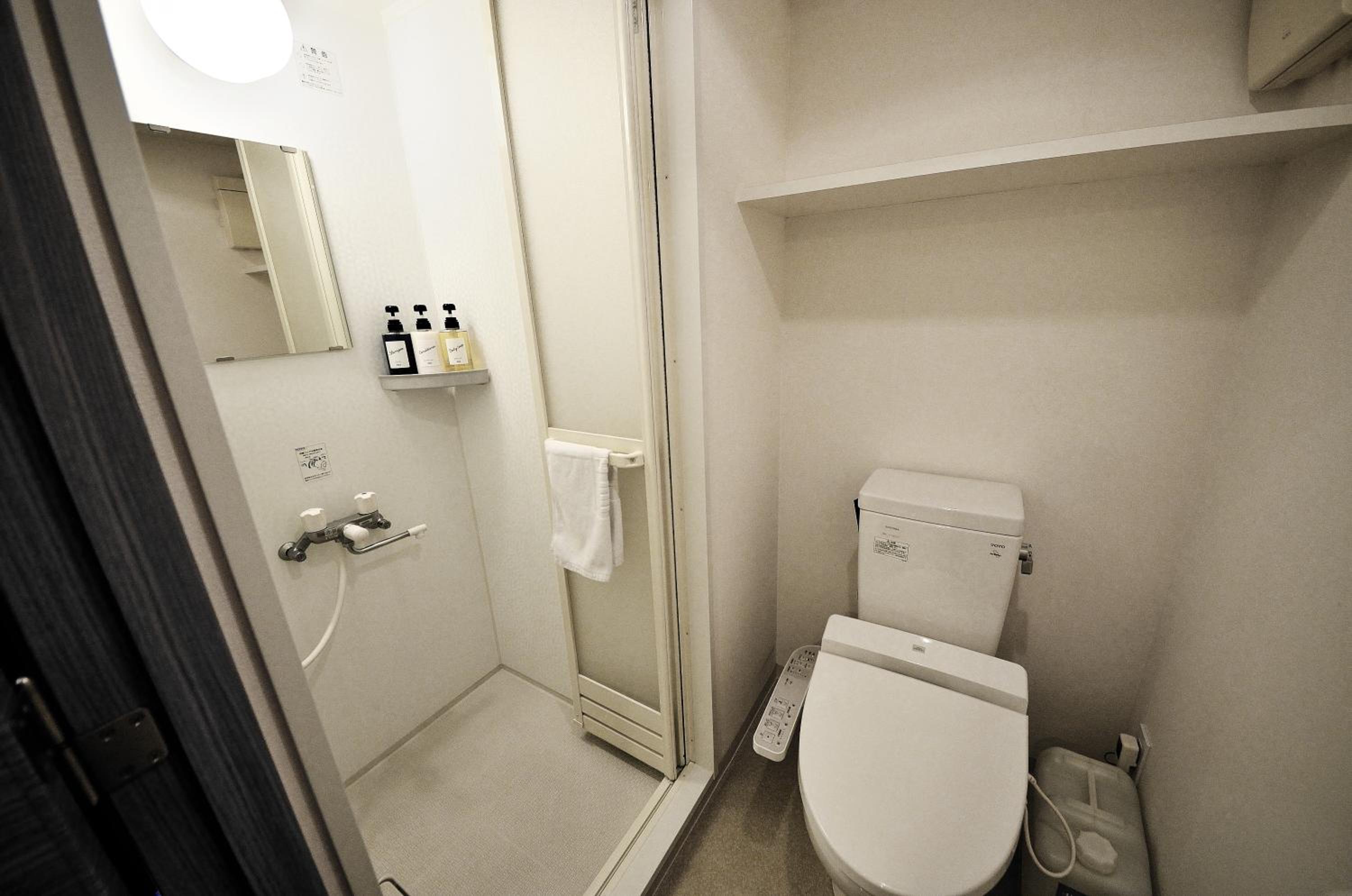 Single Room - Non-Smoking - No Daily Cleaning photo 3
