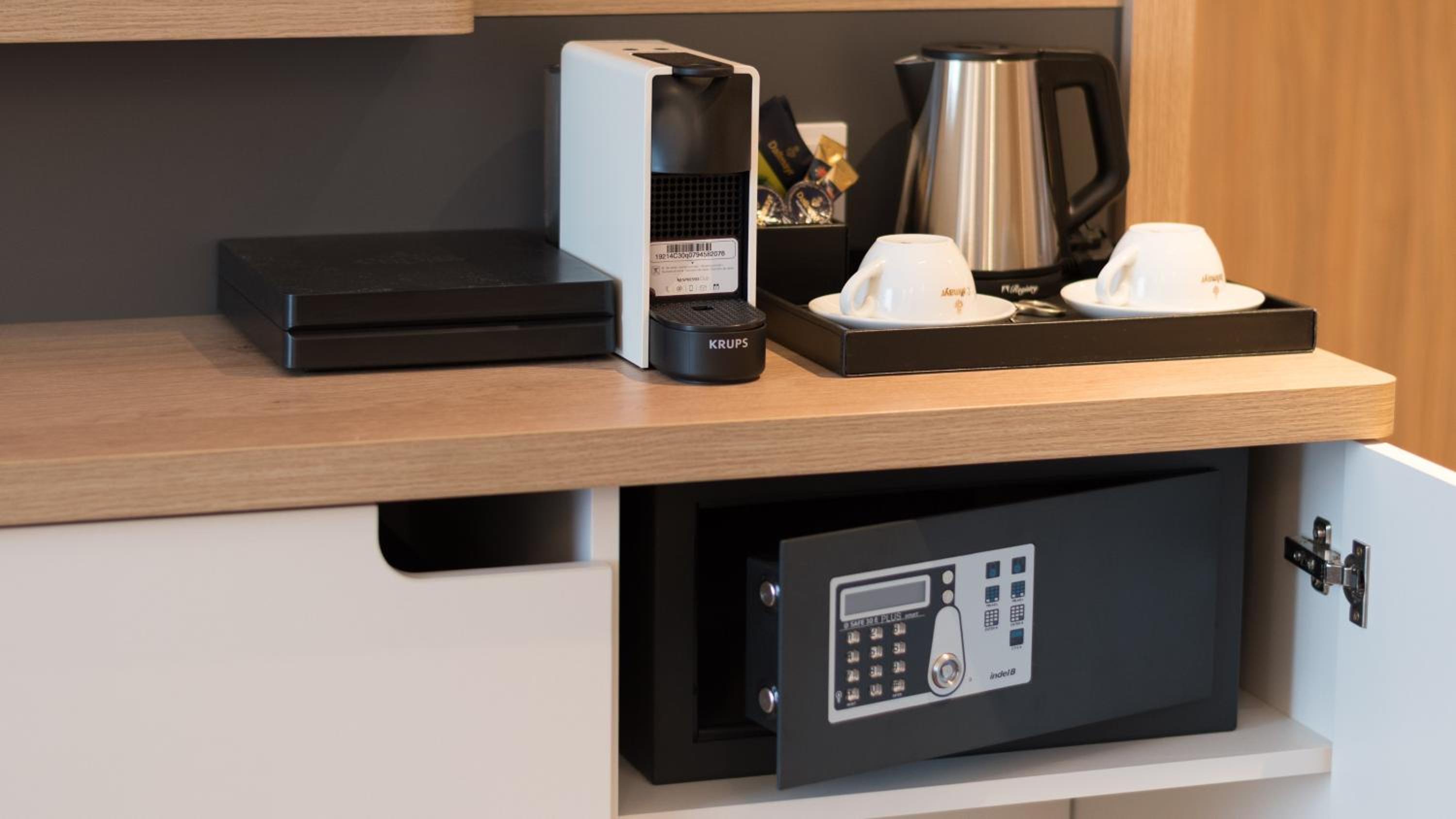 Premium King Room - Connecting Door