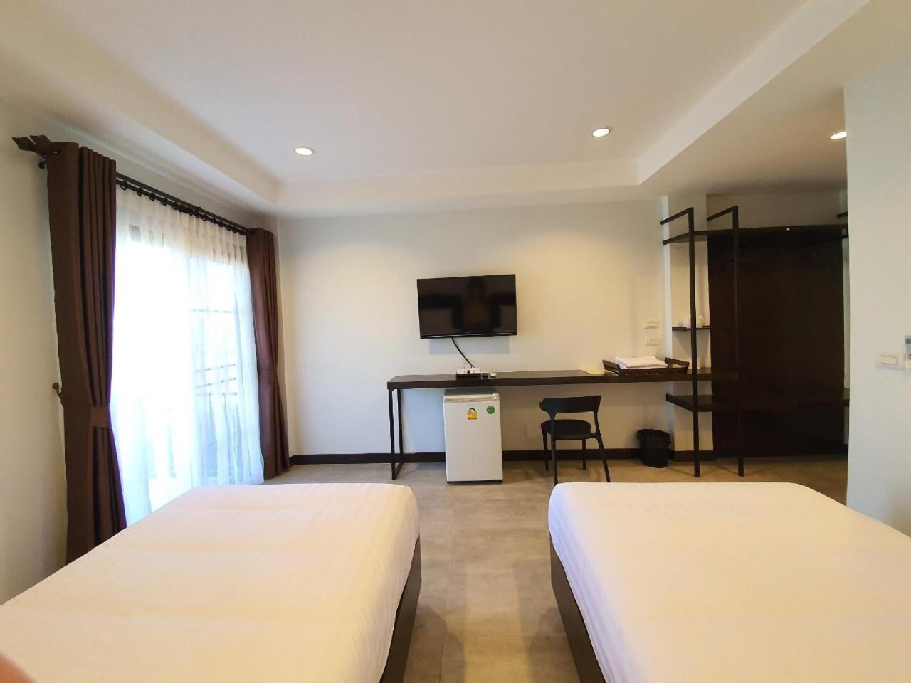 Deluxe Twin Room - Photo 2