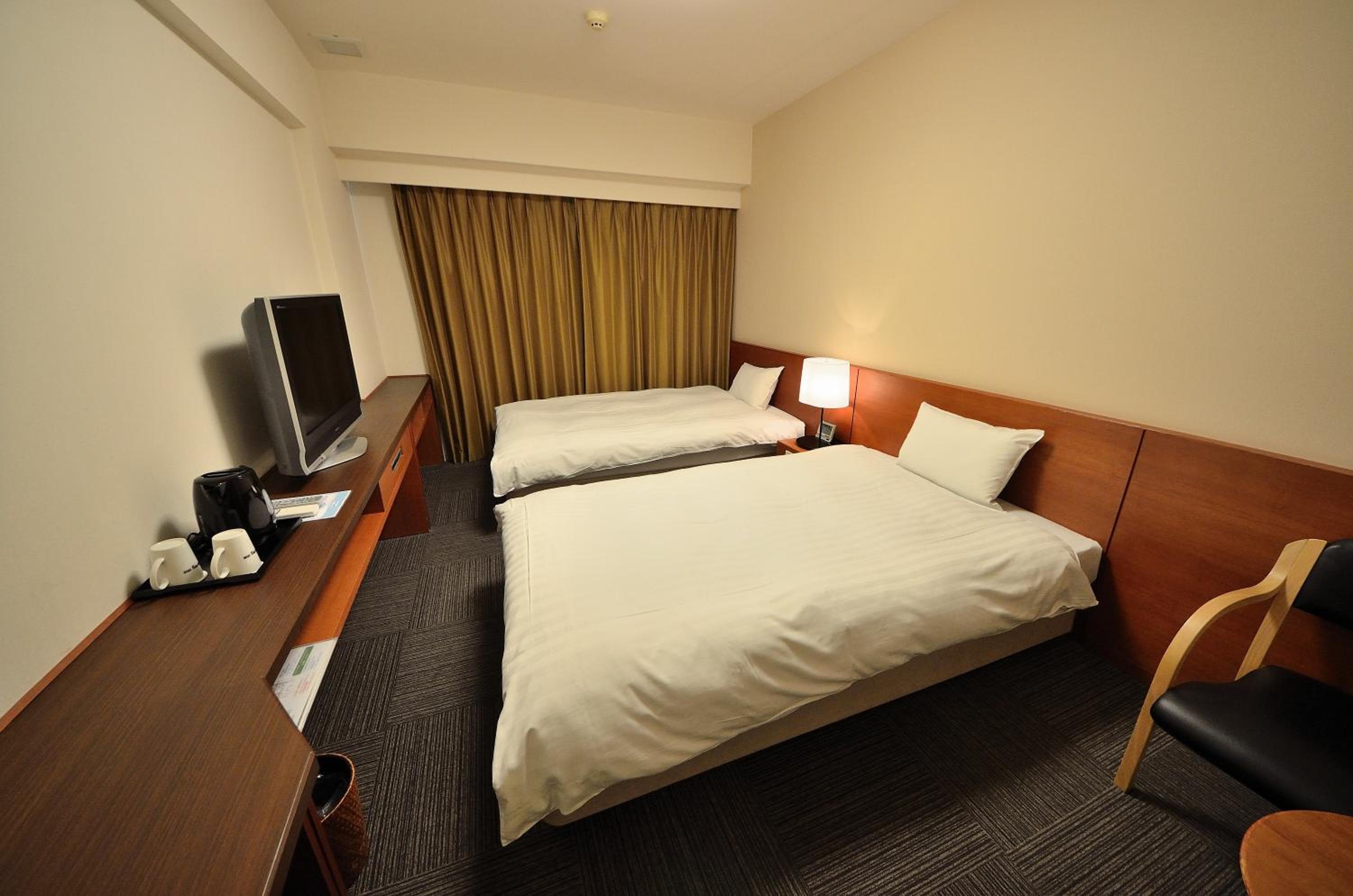 Twin Room - Non-Smoking photo 1