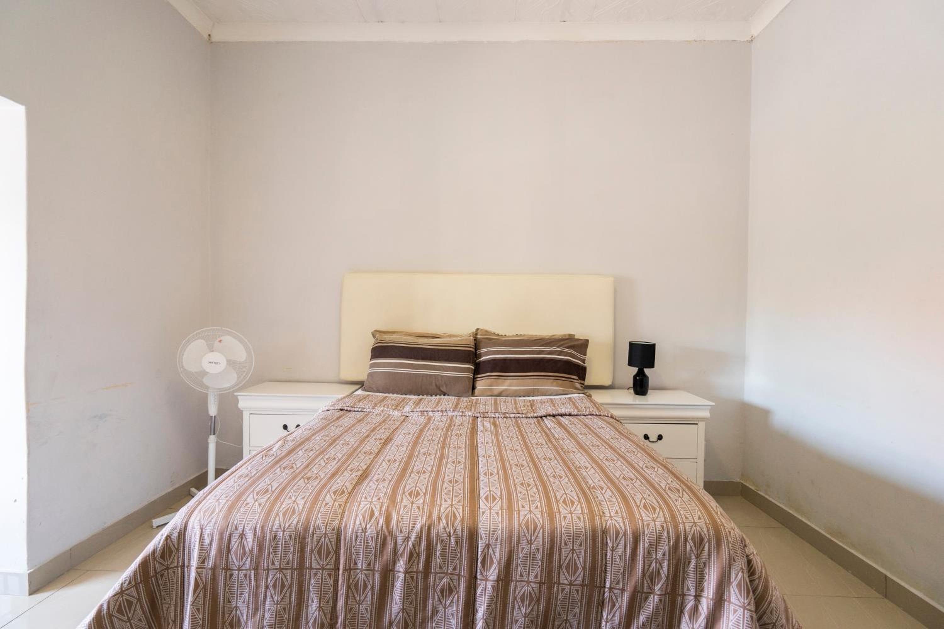 Deluxe Double Room (2 Adults + 1 Child) - Photo 16