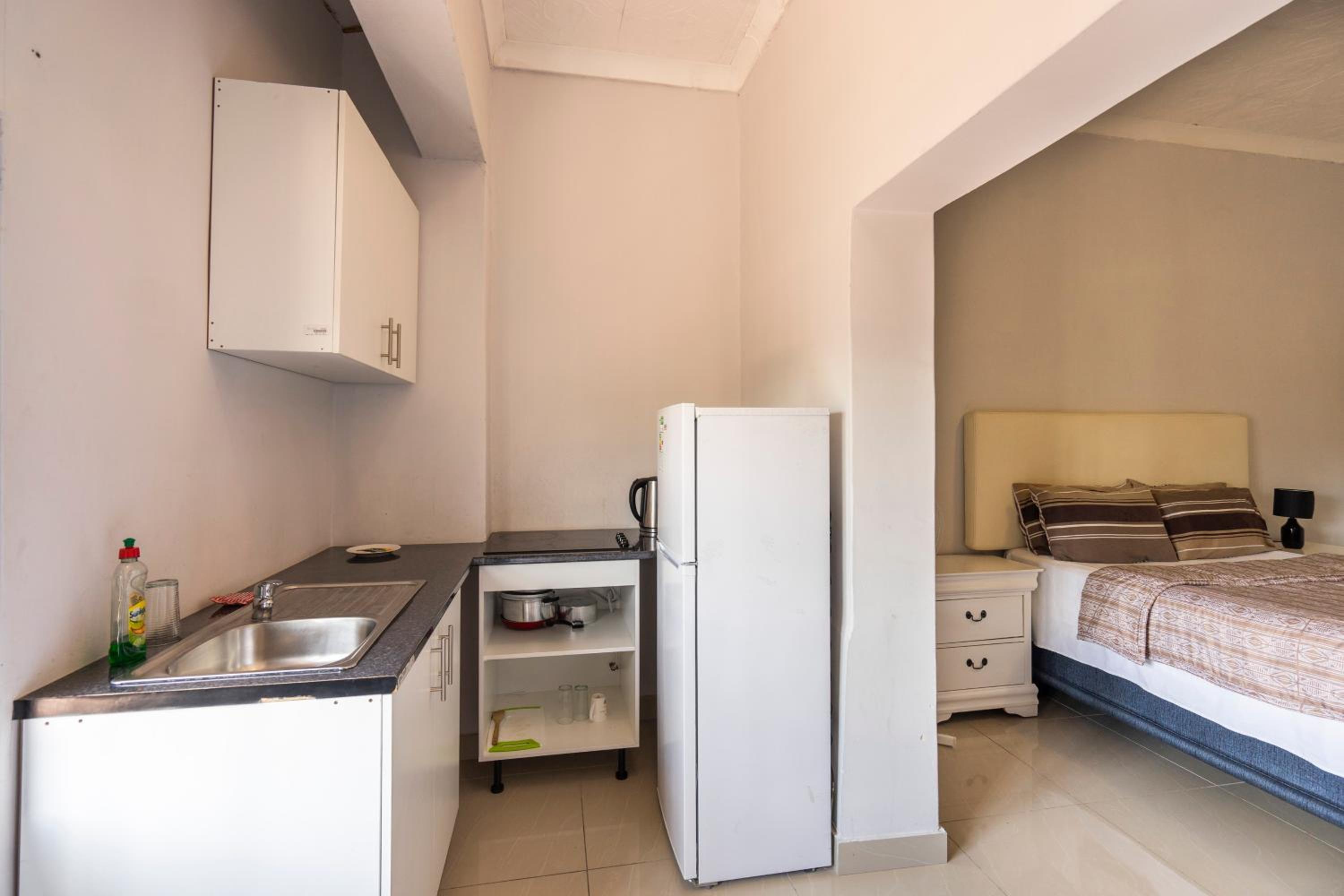 Deluxe Double Room (2 Adults + 1 Child) - Photo 11