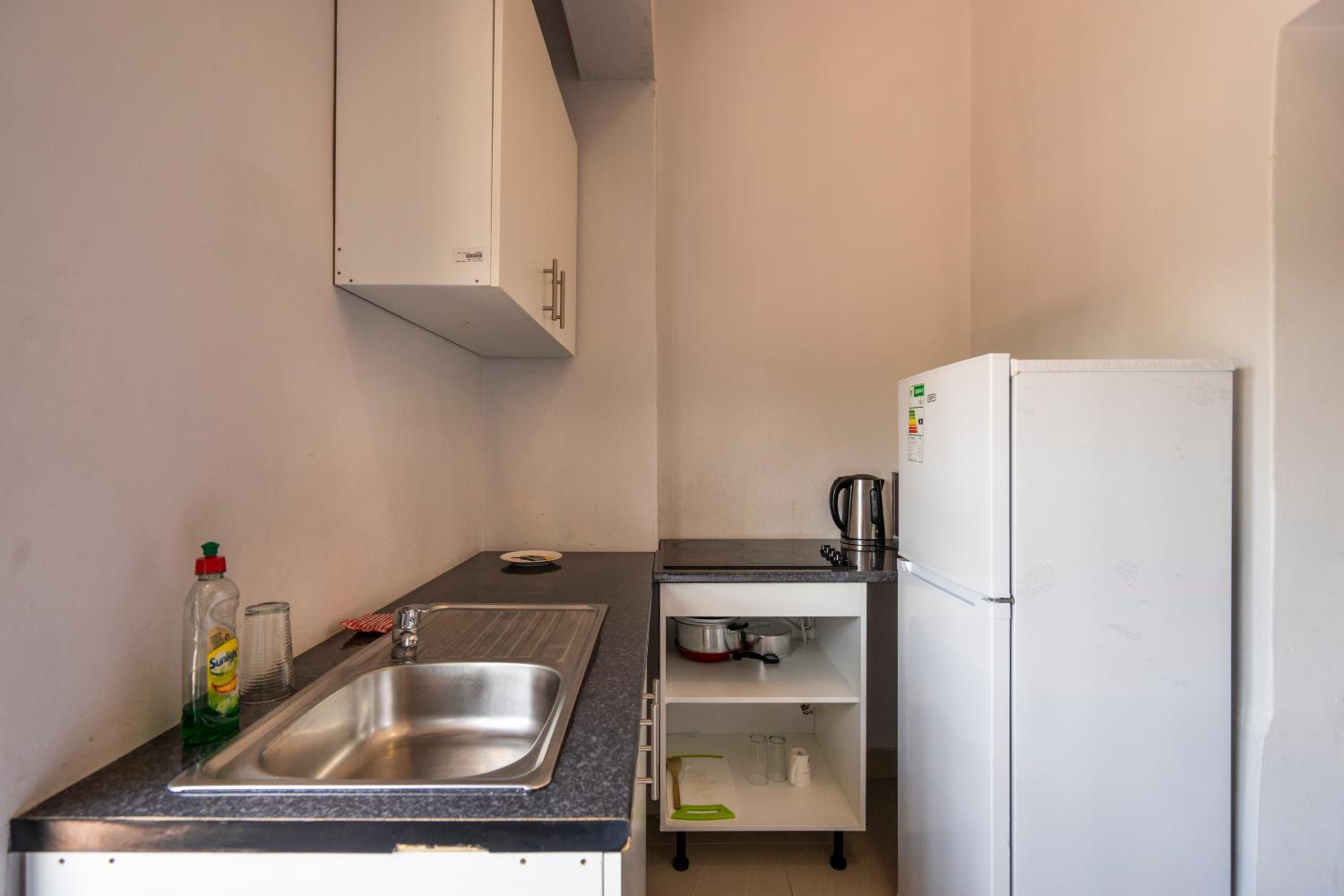 Deluxe Double Room (2 Adults + 1 Child) - Photo 12