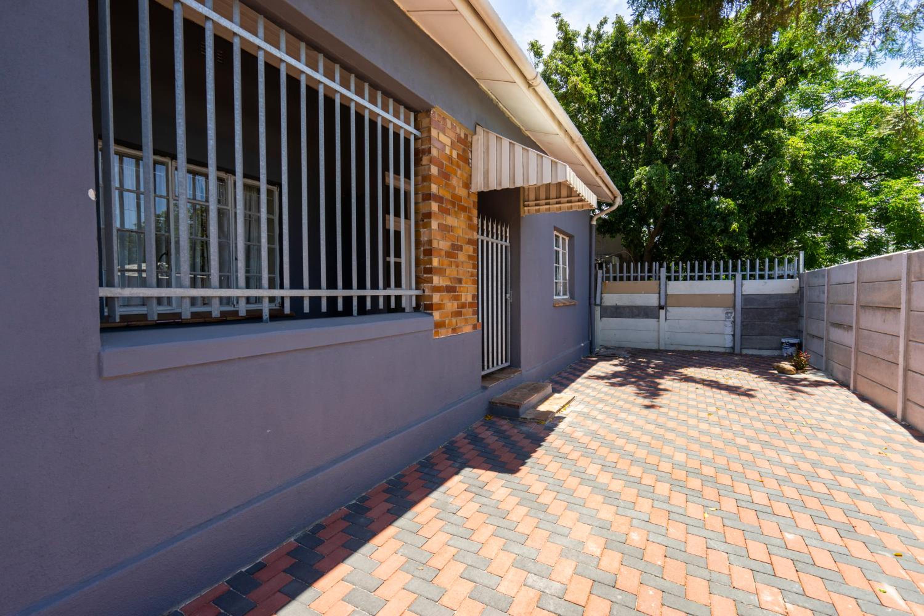Family Studio - Photo 11