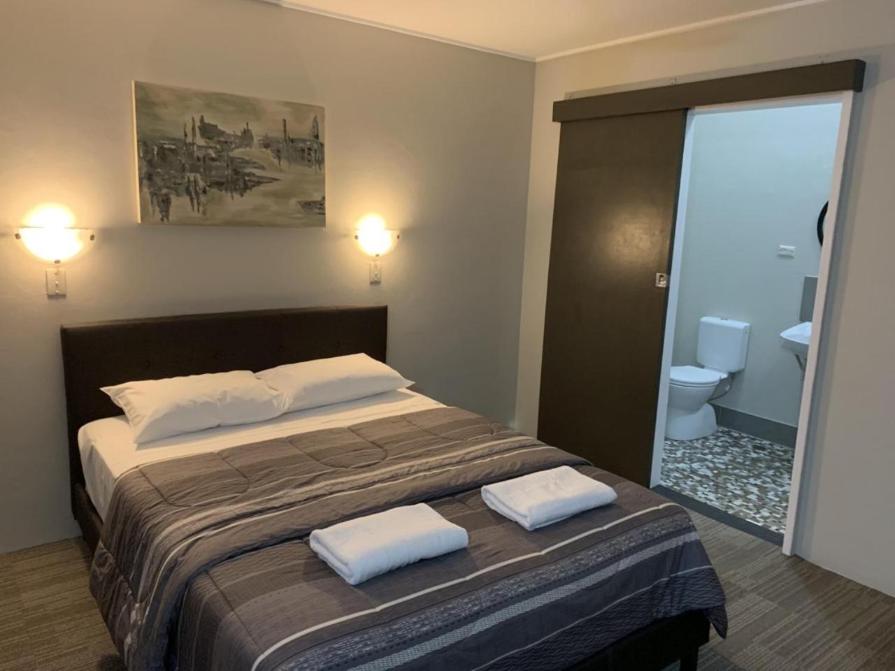 Double Room with Private Bathroom - Photo 3