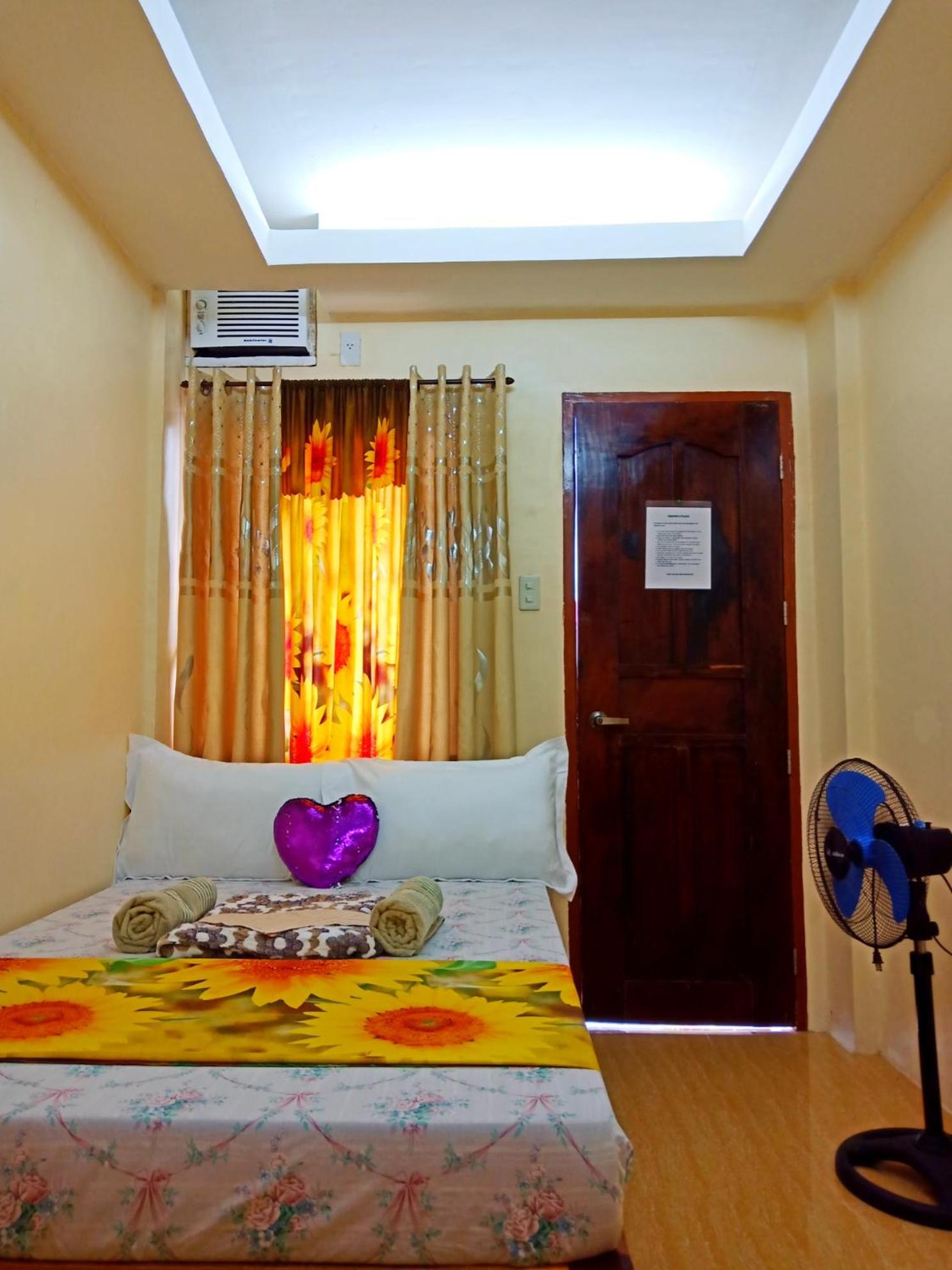 Budget Double Room - Photo 11