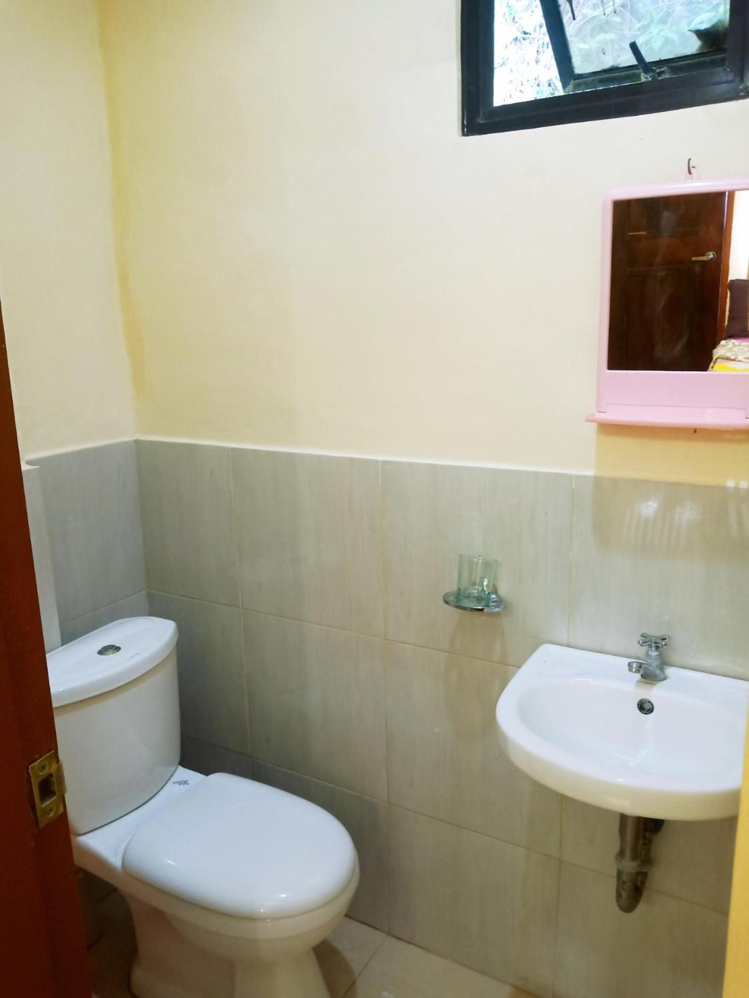 Budget Double Room - Photo 10