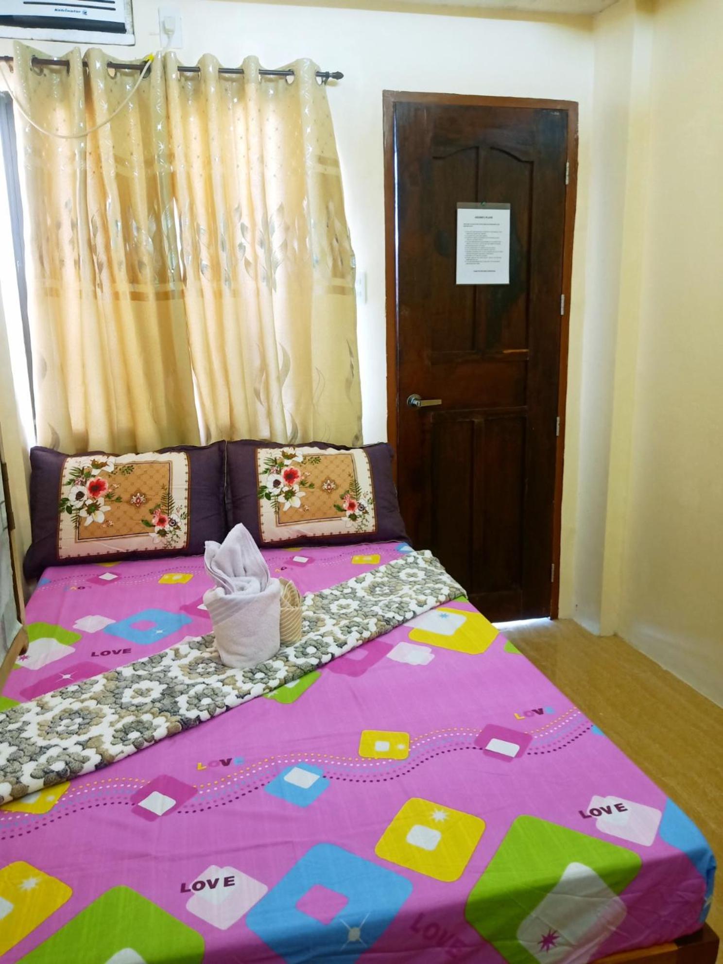 Budget Double Room - Photo 38