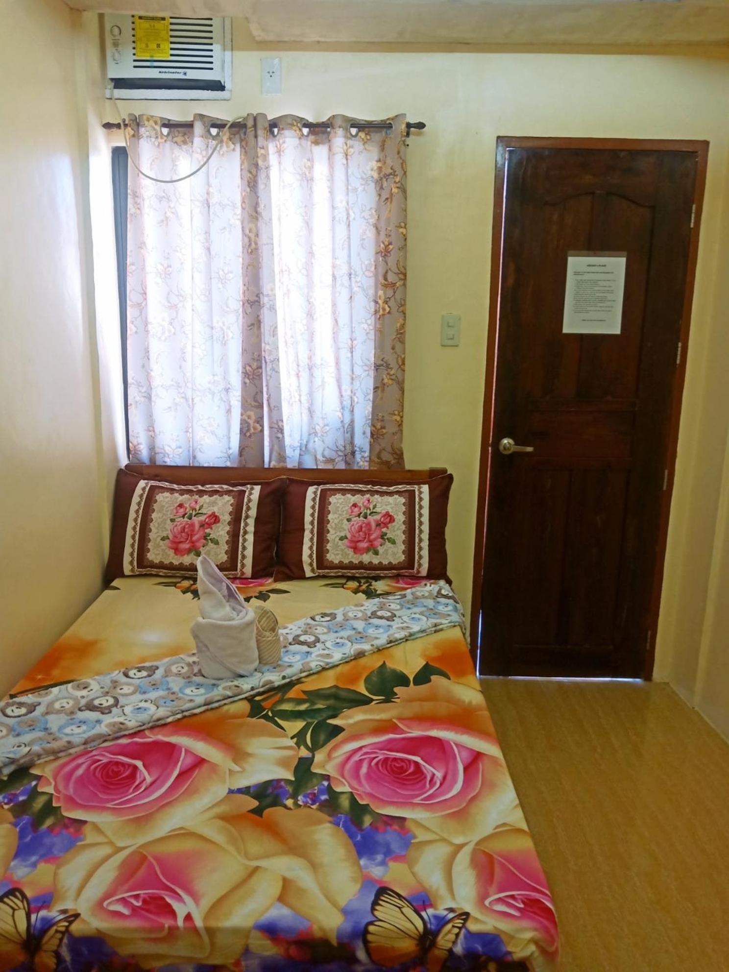 Budget Double Room - Photo 14