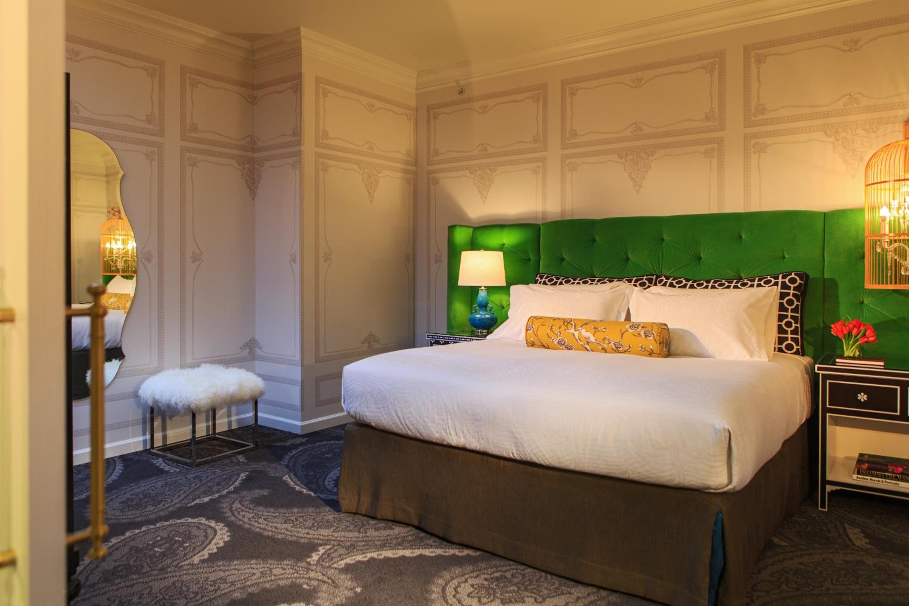 Luxury King Suite photo 2