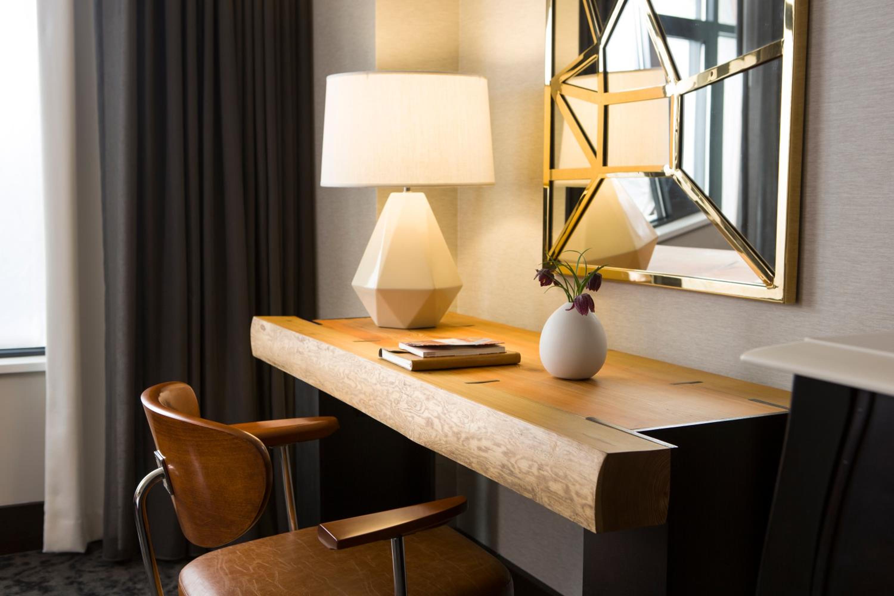 Premium King Room photo 3