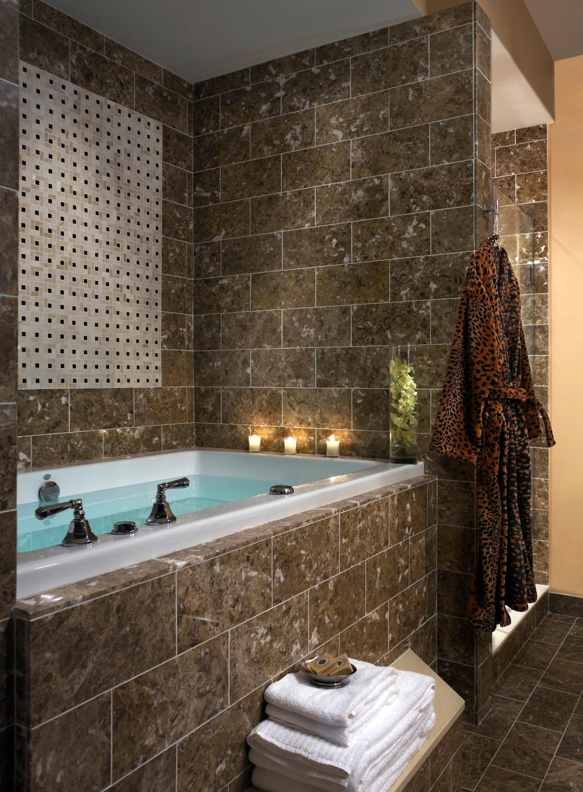 Premium King Room With Tub And Walk-In Shower