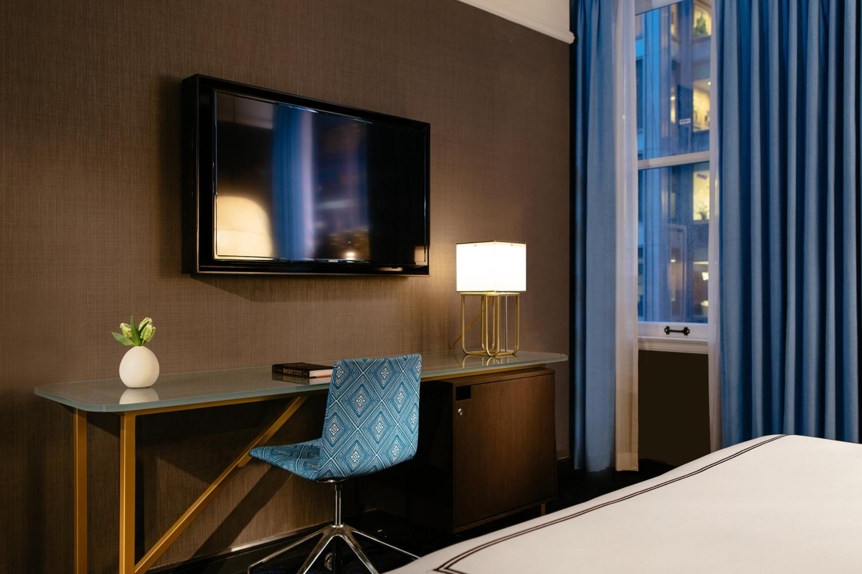 Premium King Room