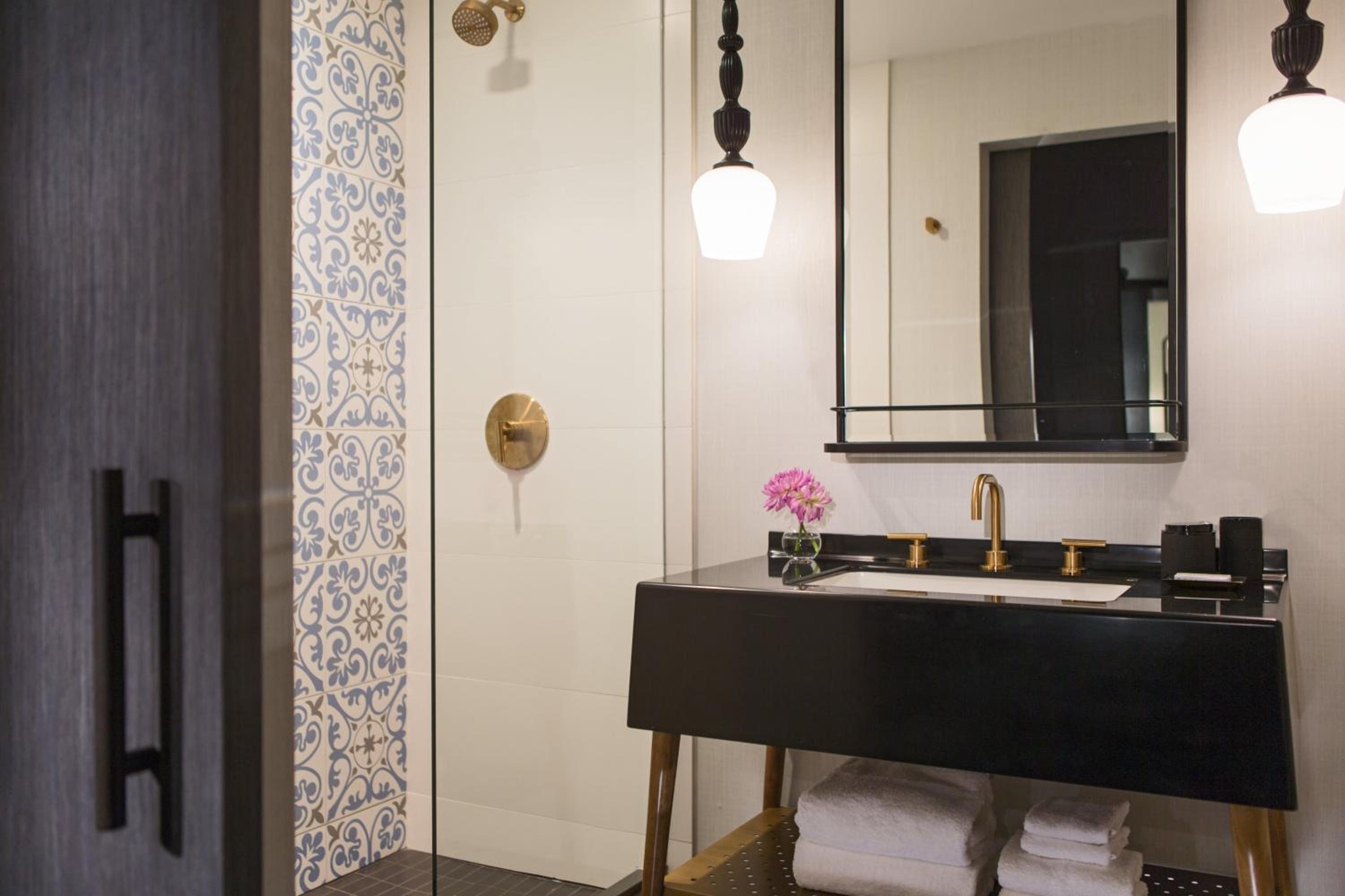 King Room with Mobility Accessible Roll-In Shower - Non-Smoking